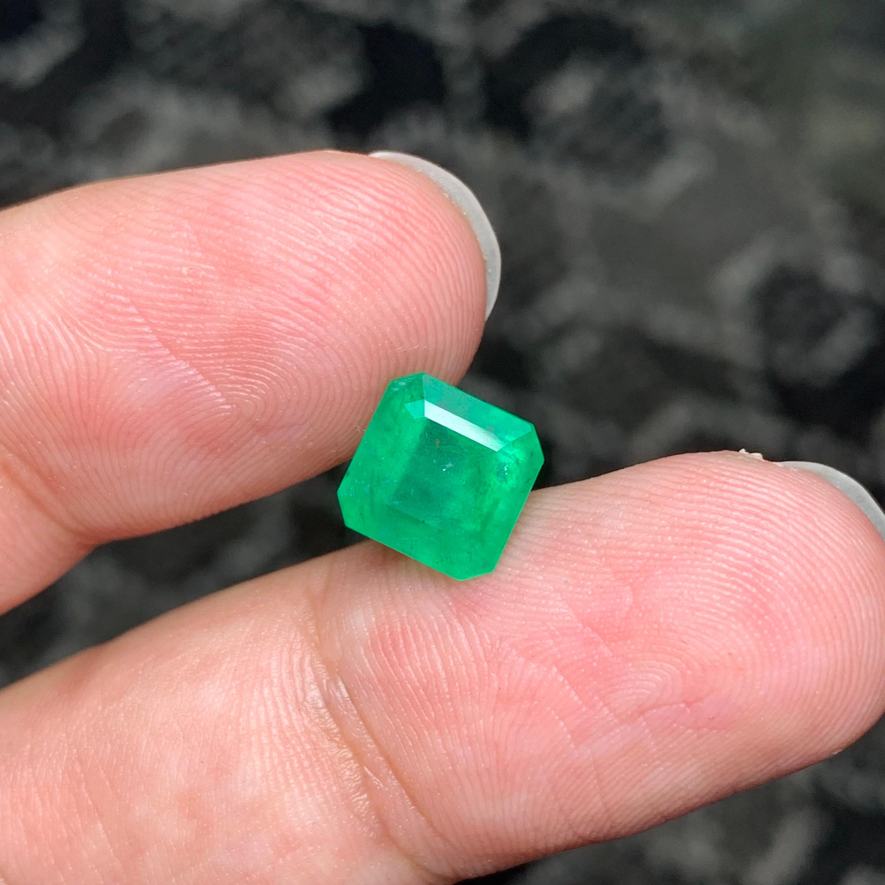 2,70 Karat natürlicher loser Smaragd in quadratischer Form aus Swat Mine, Pakistan im Angebot 2