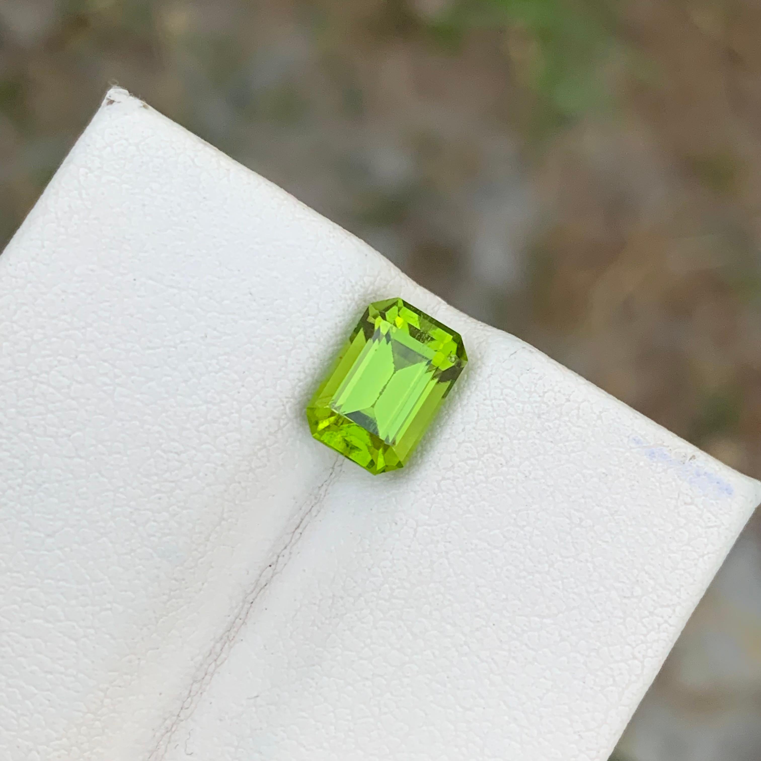 2.70 Carat Natural Loose Green Peridot Ring Gem Emerald Shape  For Sale 4