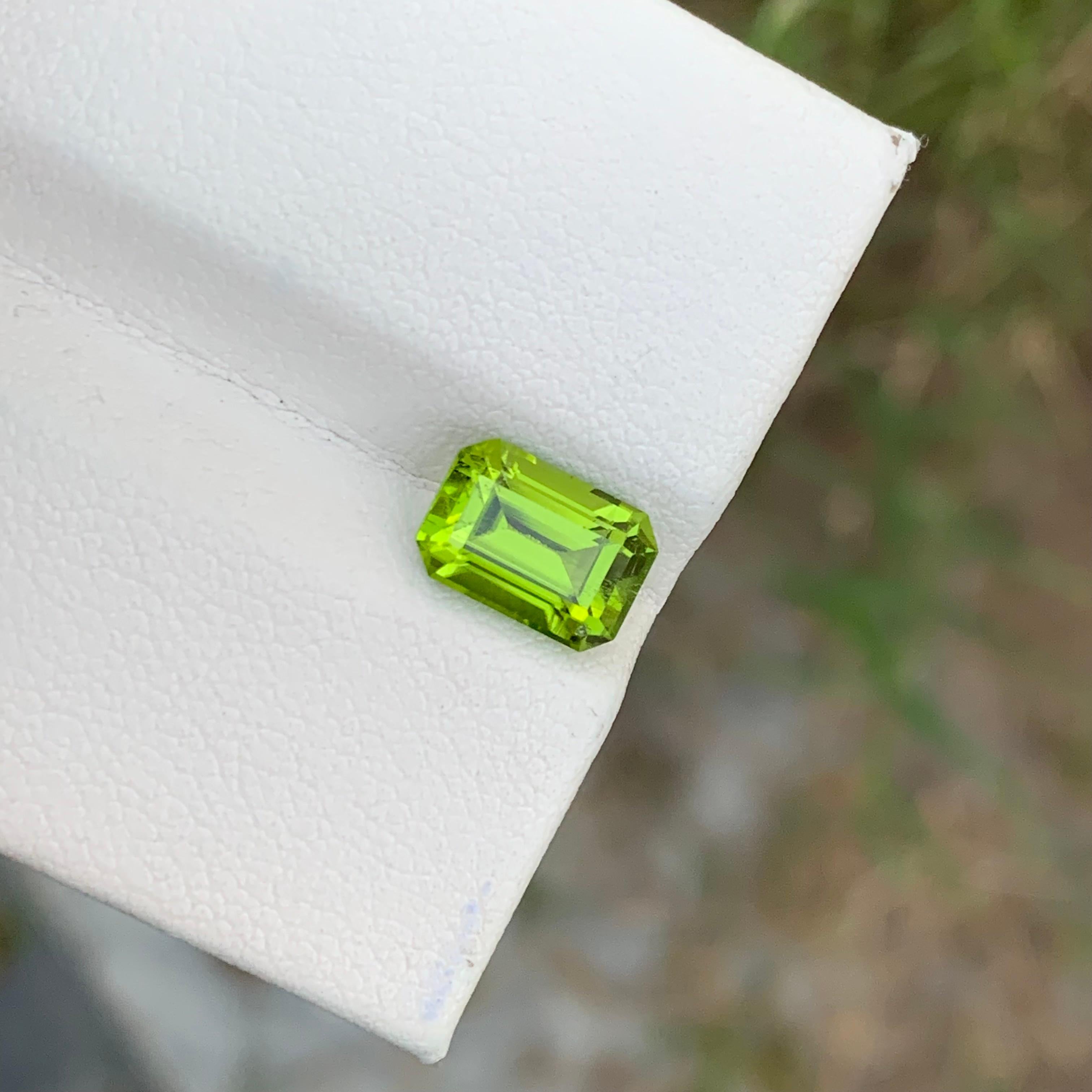 2.70 Carat Natural Loose Green Peridot Ring Gem Emerald Shape  For Sale 5
