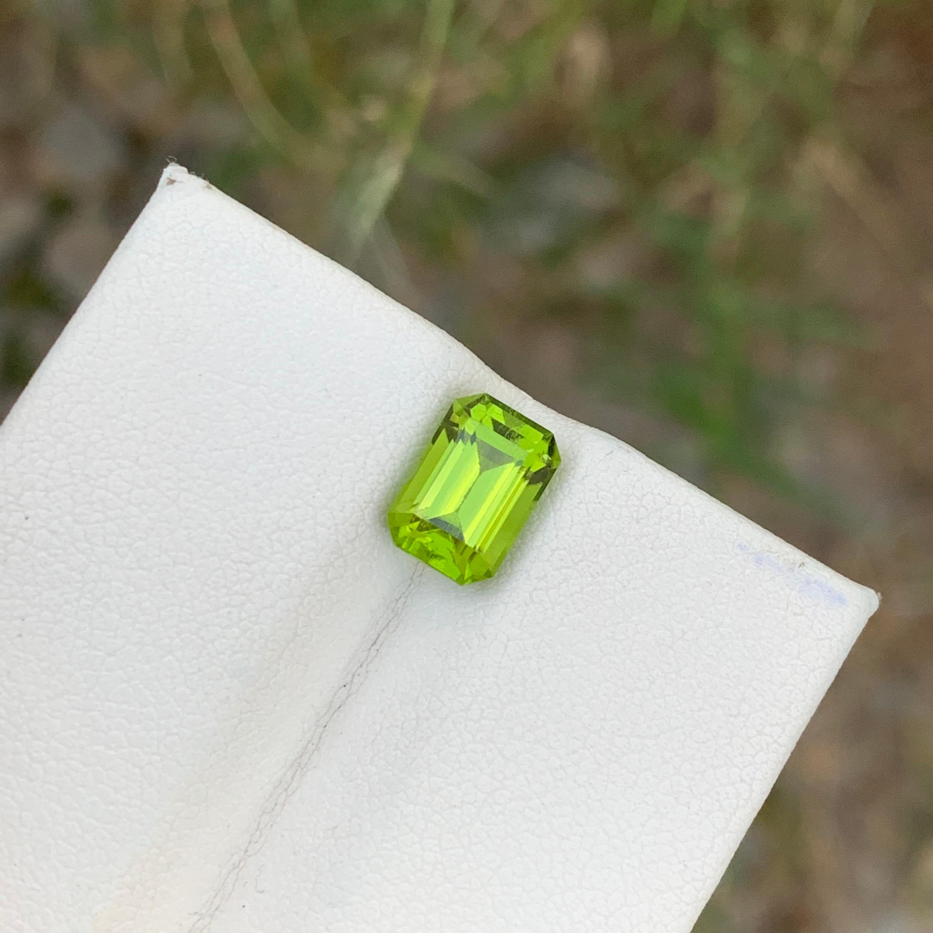 2.70 Carat Natural Loose Green Peridot Ring Gem Emerald Shape  For Sale 6