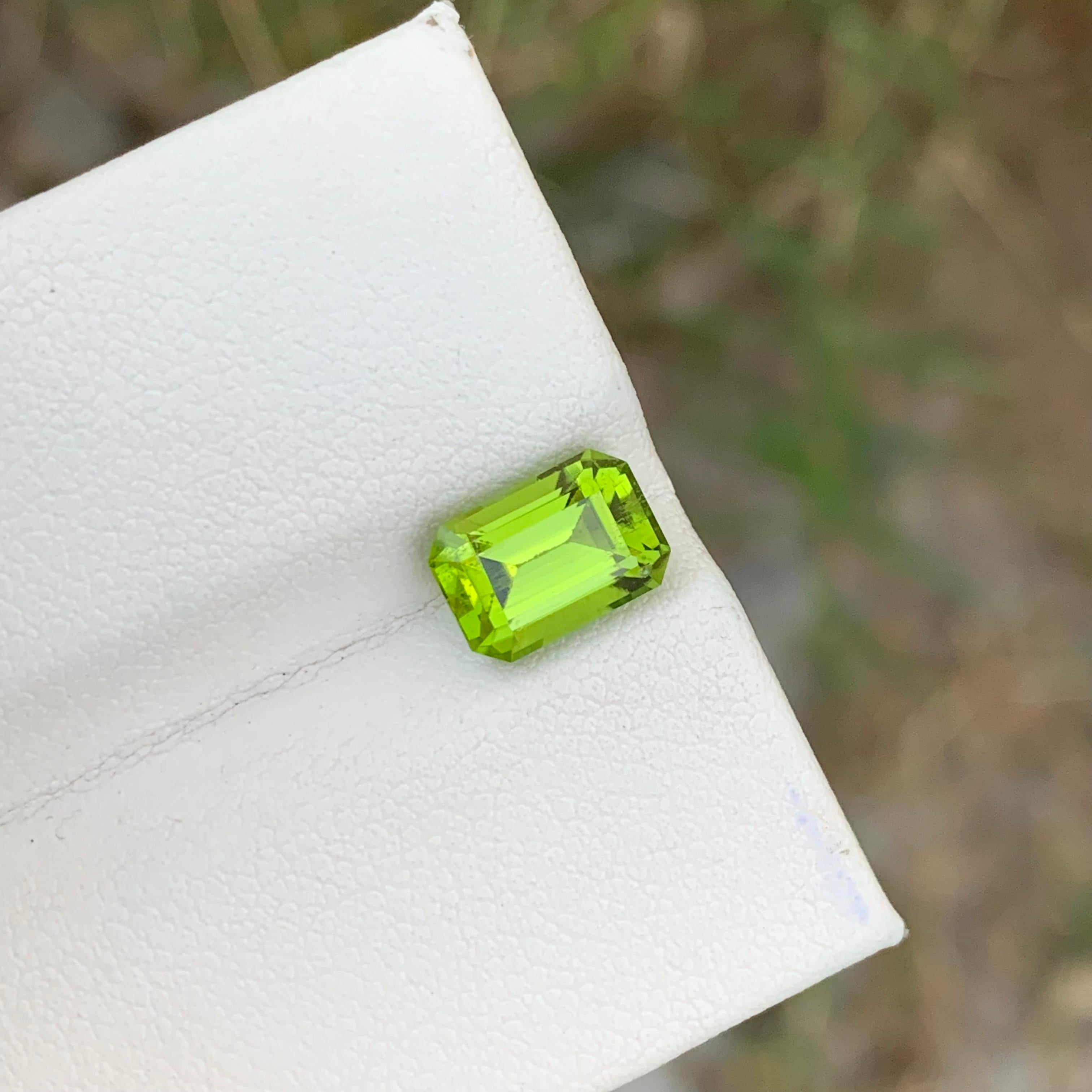 2.70 Carat Natural Loose Green Peridot Ring Gem Emerald Shape  For Sale 7