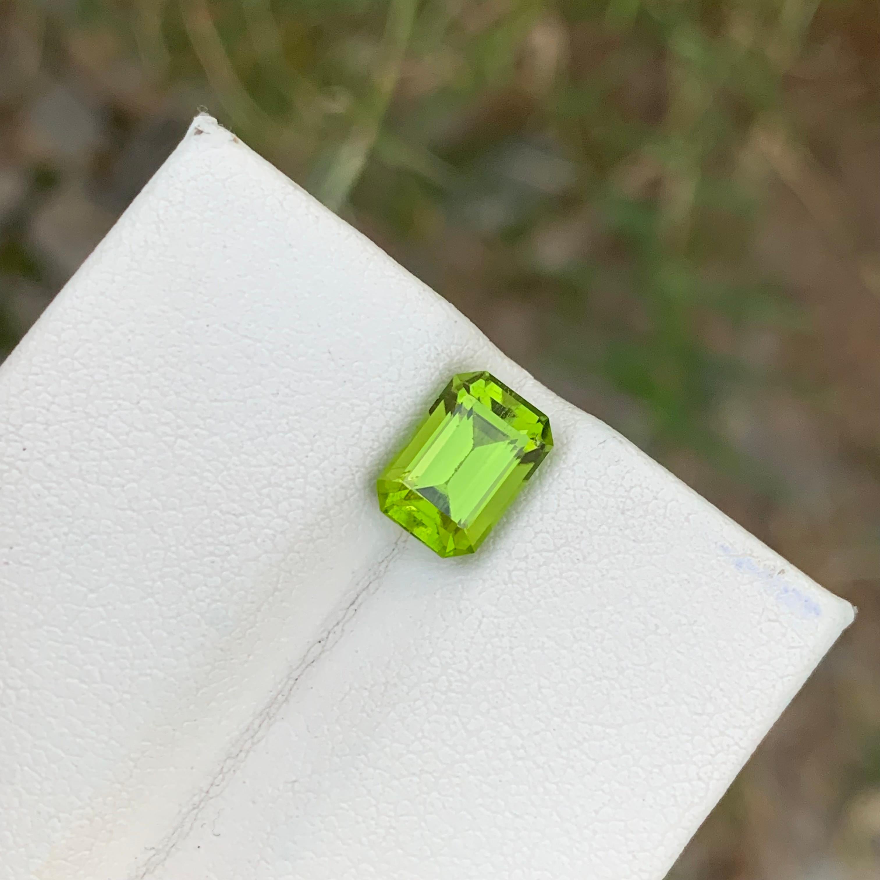 2.70 Carat Natural Loose Green Peridot Ring Gem Emerald Shape  For Sale 8