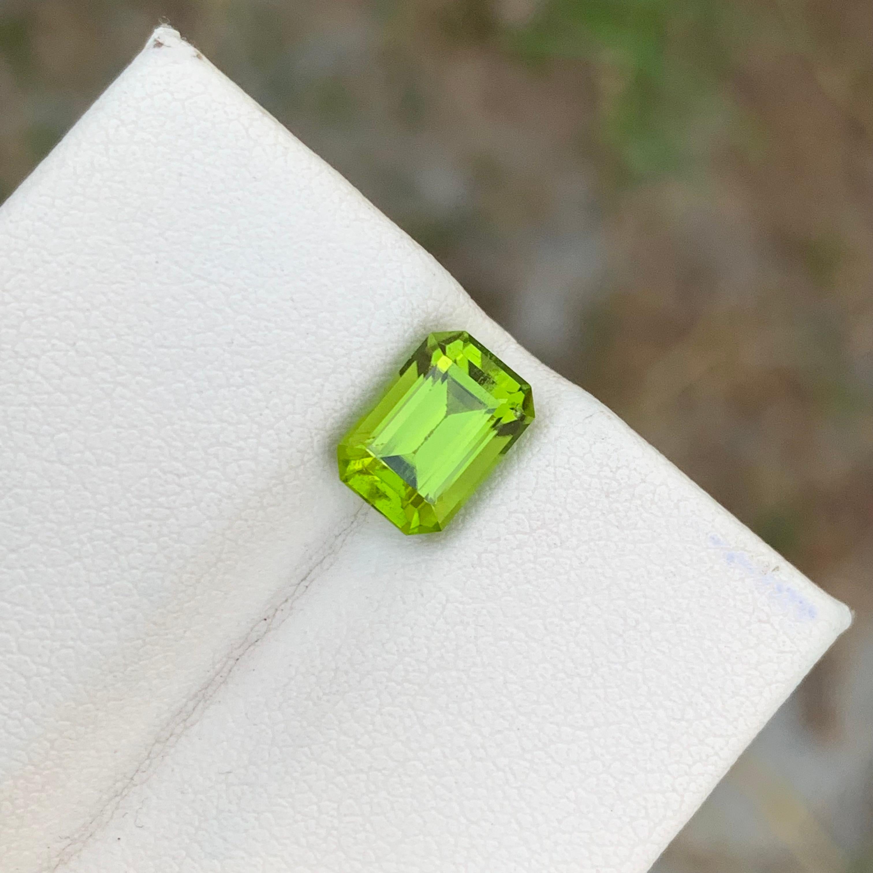 Aesthetic Movement 2.70 Carat Natural Loose Green Peridot Ring Gem Emerald Shape  For Sale