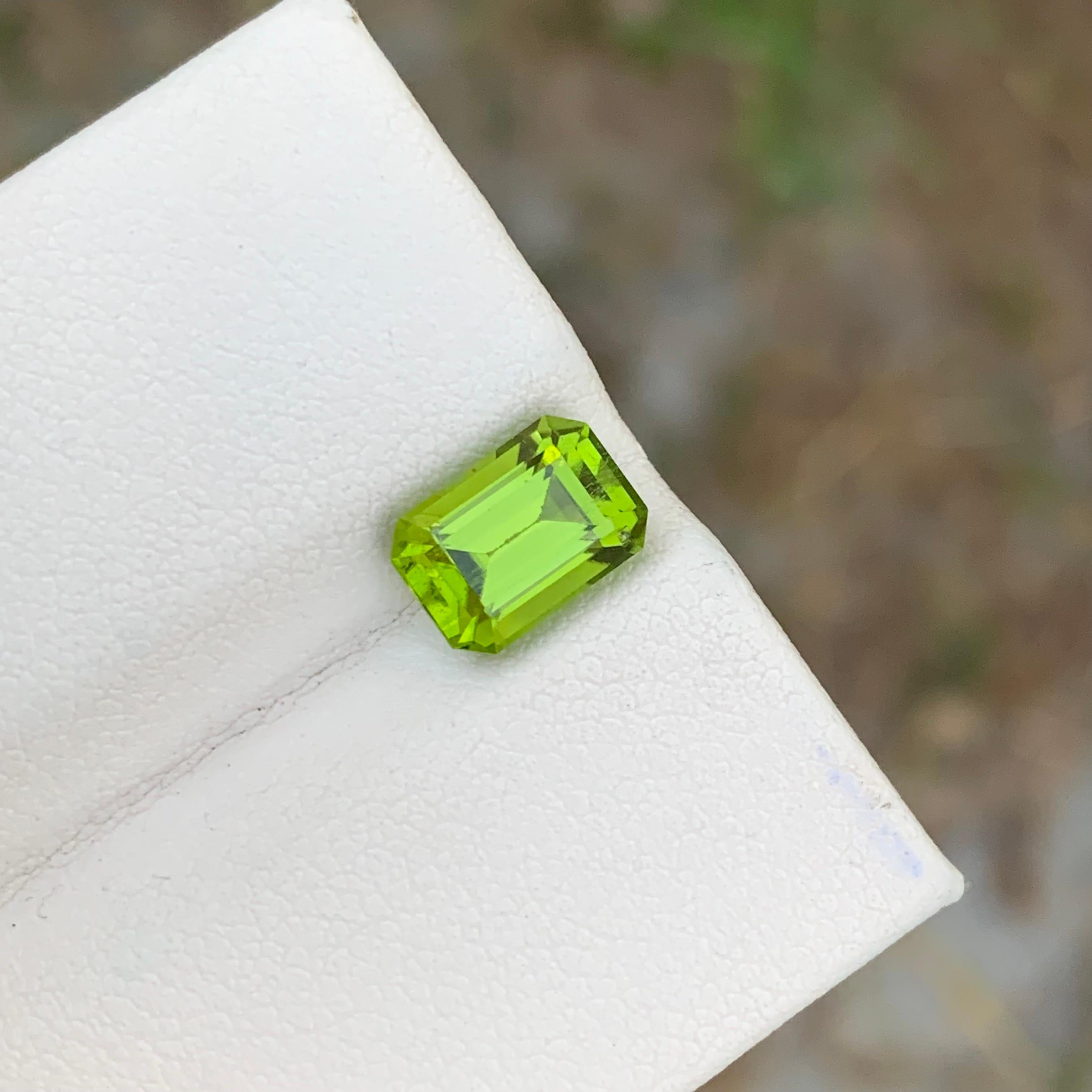 Emerald Cut 2.70 Carat Natural Loose Green Peridot Ring Gem Emerald Shape  For Sale