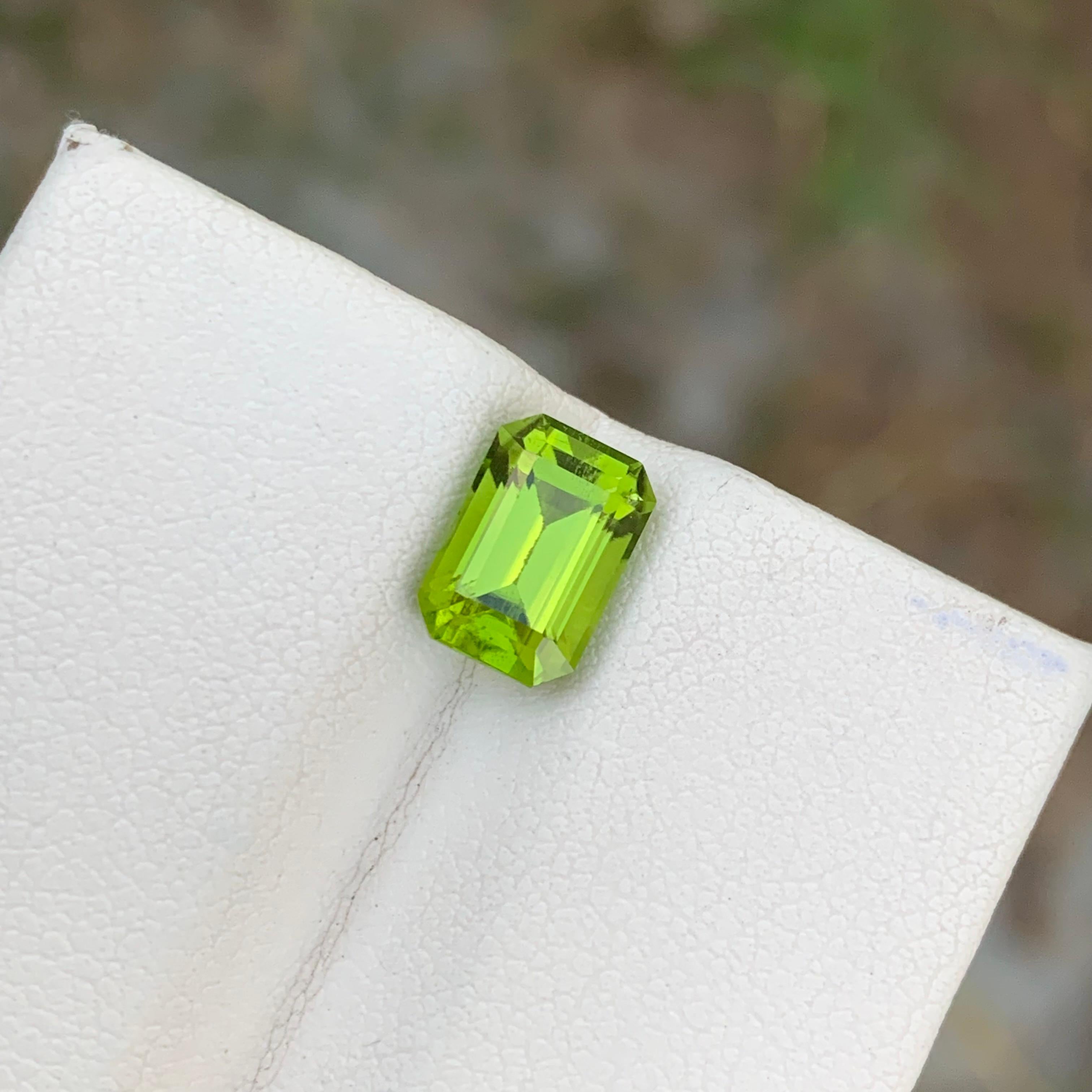 2.70 Carat Natural Loose Green Peridot Ring Gem Emerald Shape  For Sale 1