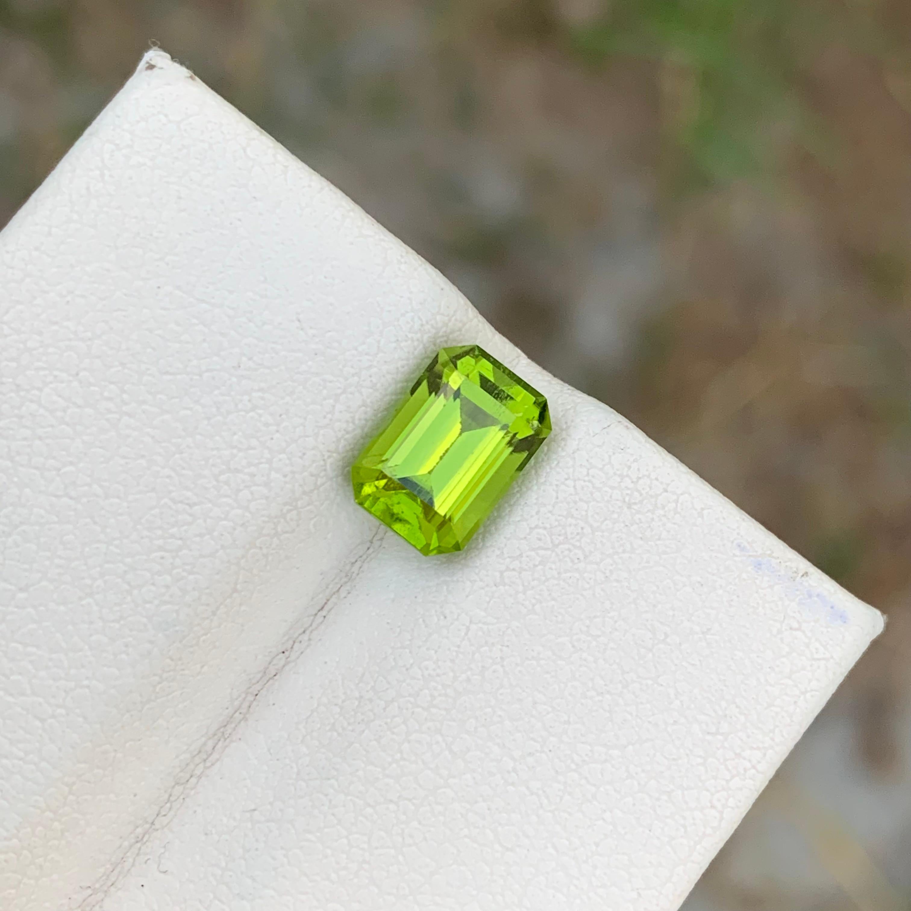 2.70 Carat Natural Loose Green Peridot Ring Gem Emerald Shape  For Sale 2