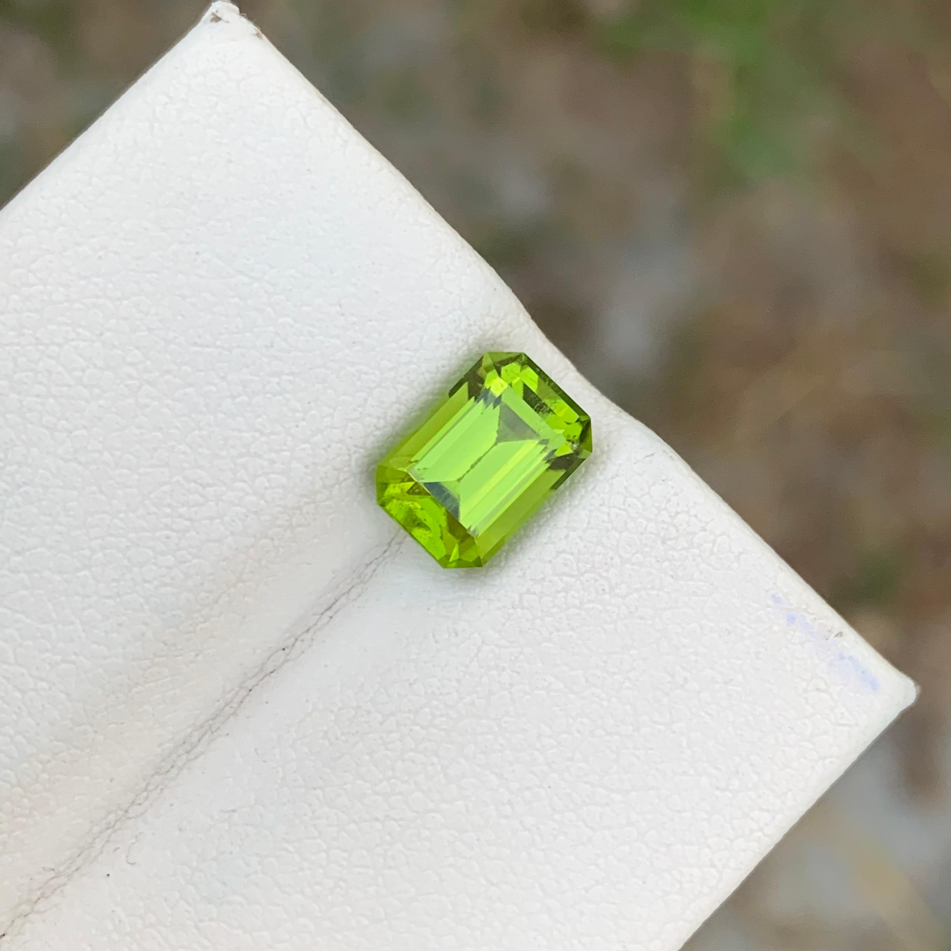 2.70 Carat Natural Loose Green Peridot Ring Gem Emerald Shape  For Sale 3