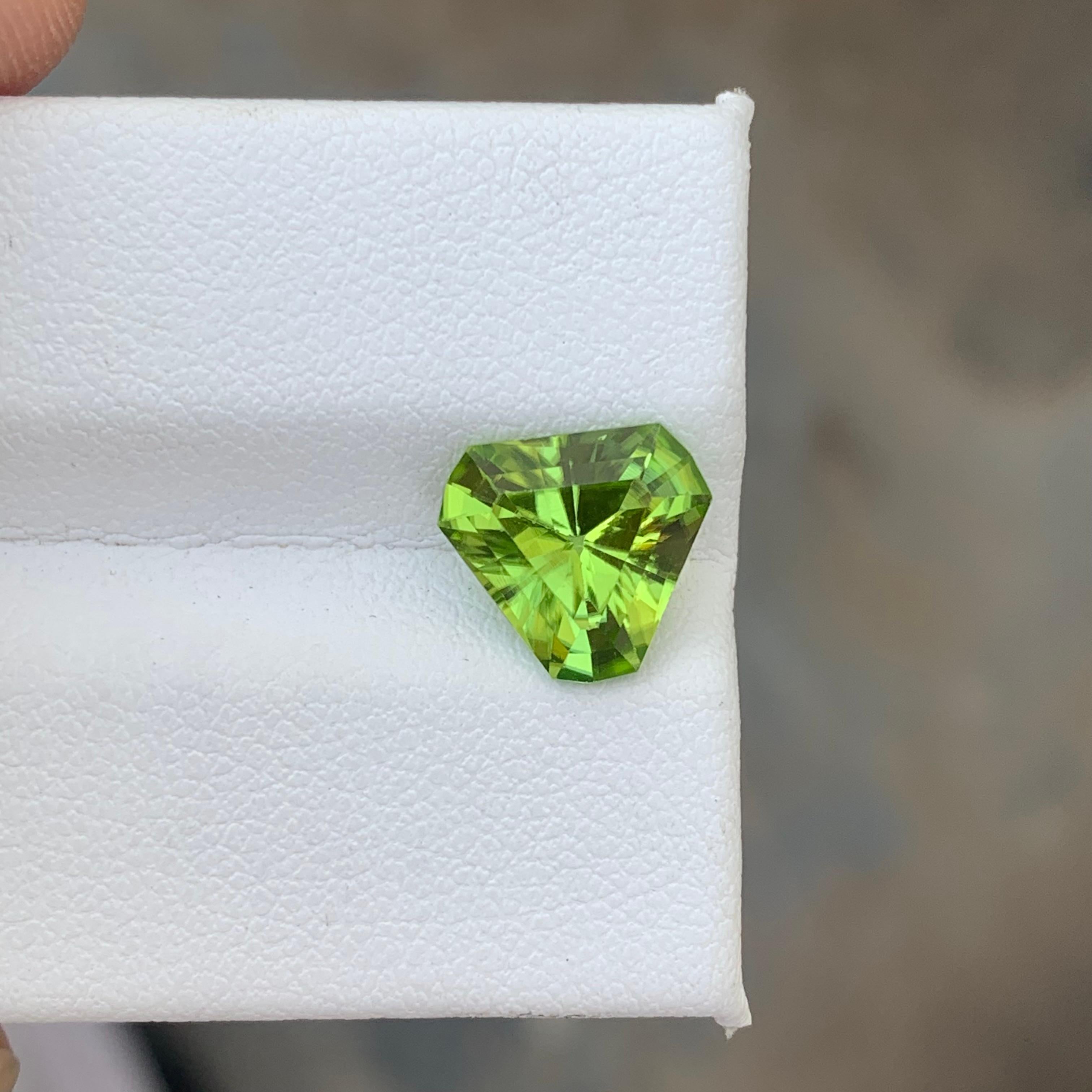 Women's or Men's 2.70 Carat Natural Loose Green Peridot with Trilliant Shape from Suppat Valley For Sale
