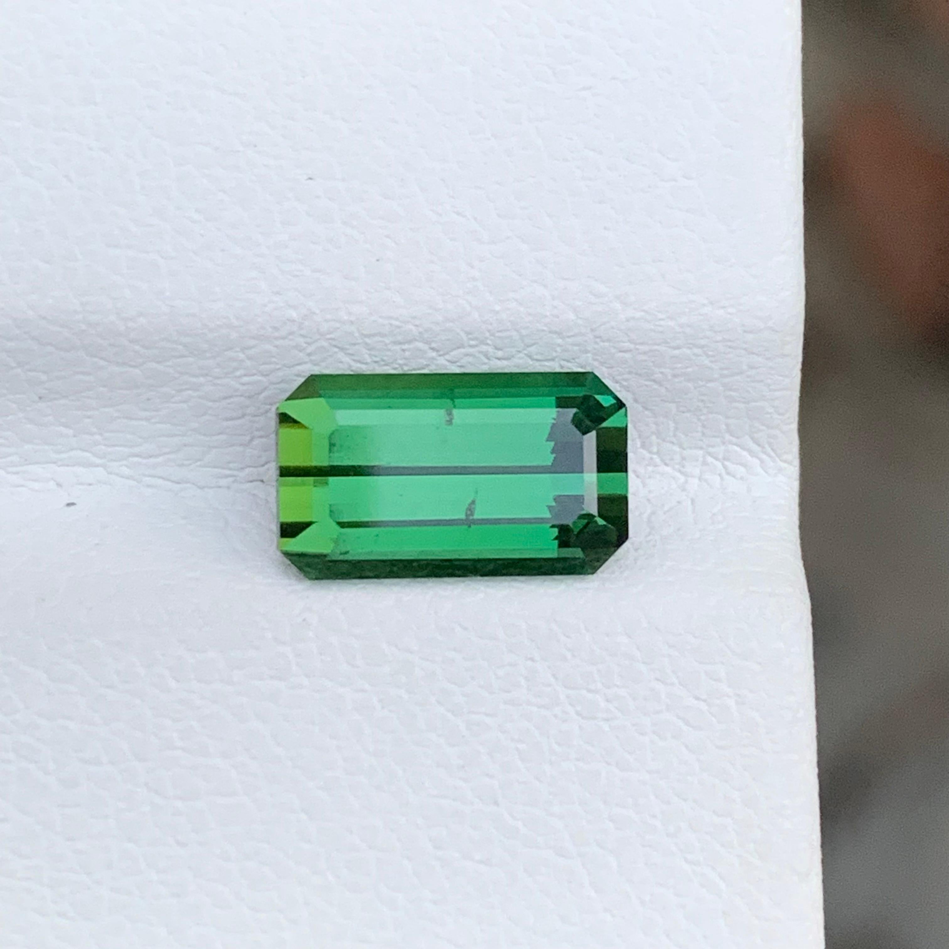 2.70 Carat Natural Loose Green Tourmaline Emerald Shape Gemstone (pierre précieuse en forme d'émeraude) en vente 4
