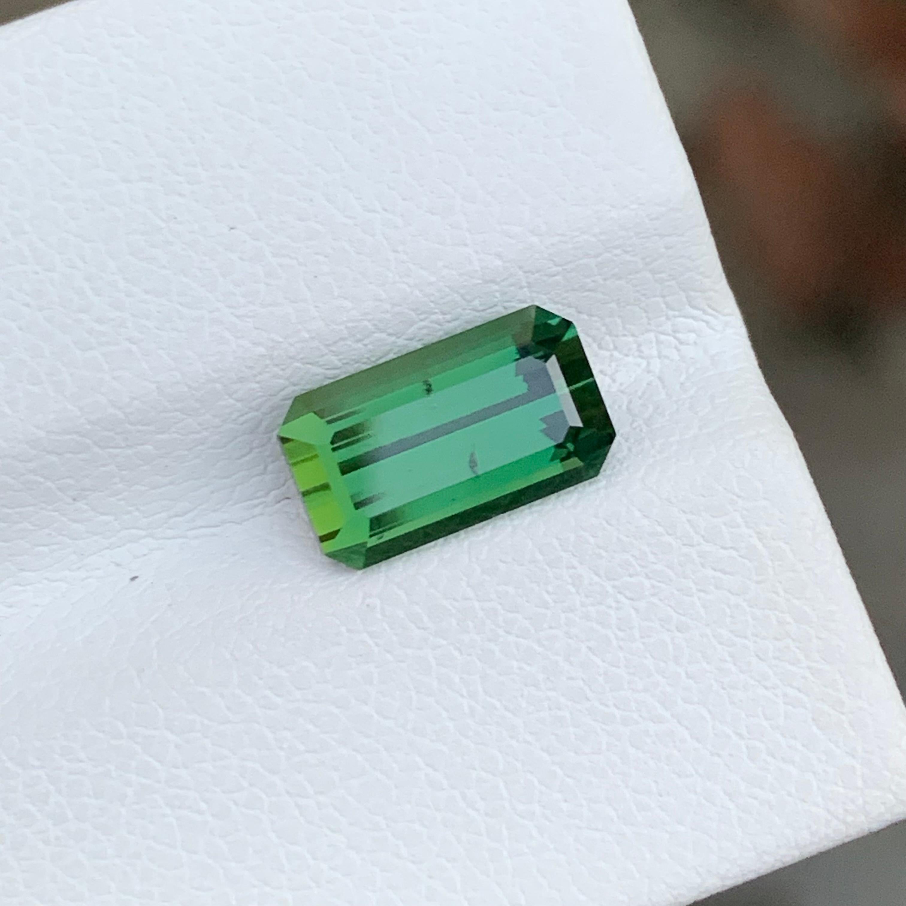 2.70 Carat Natural Loose Green Tourmaline Emerald Shape Gemstone (pierre précieuse en forme d'émeraude) en vente 5