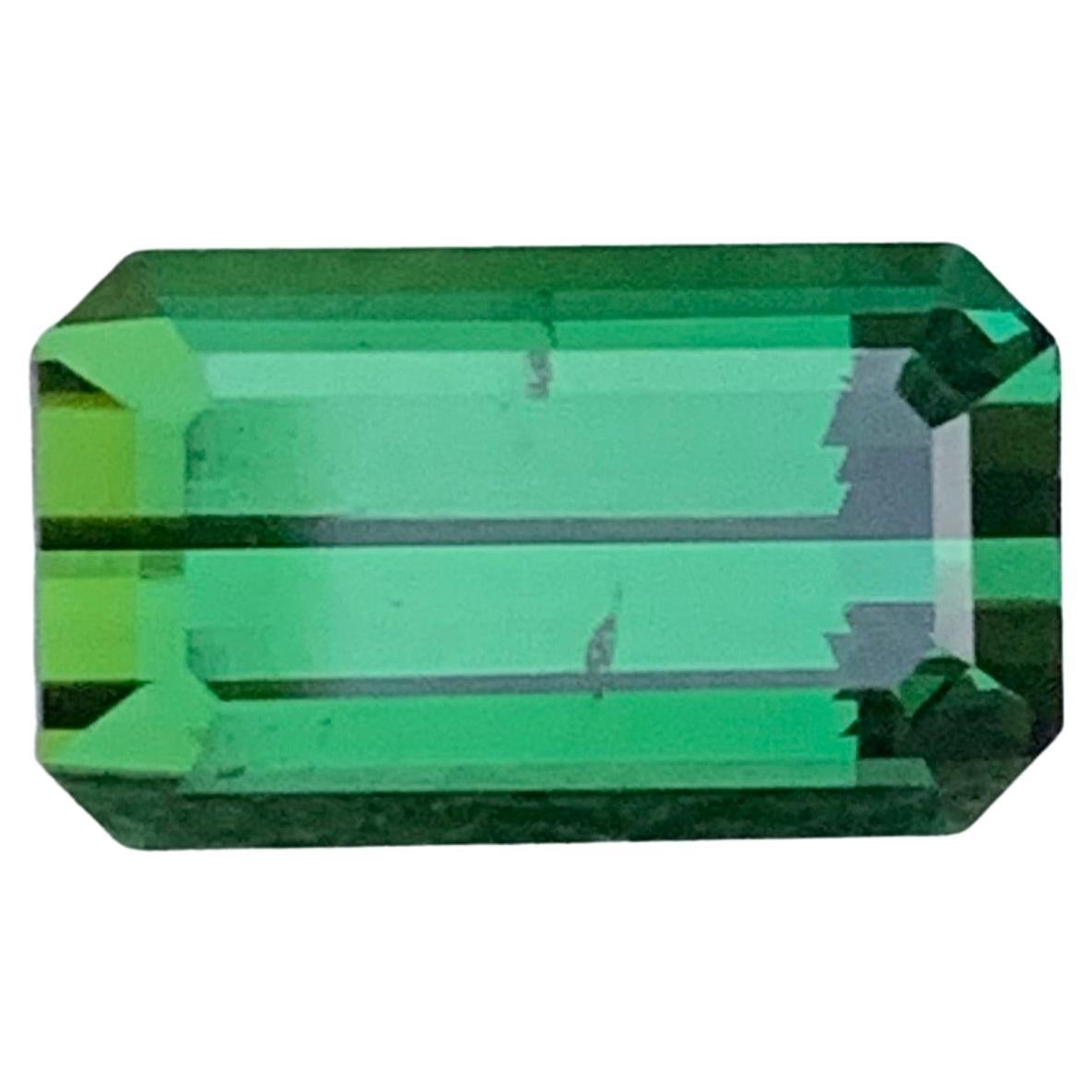 Gema natural suelta de turmalina verde de 2,70 quilates en forma de esmeralda