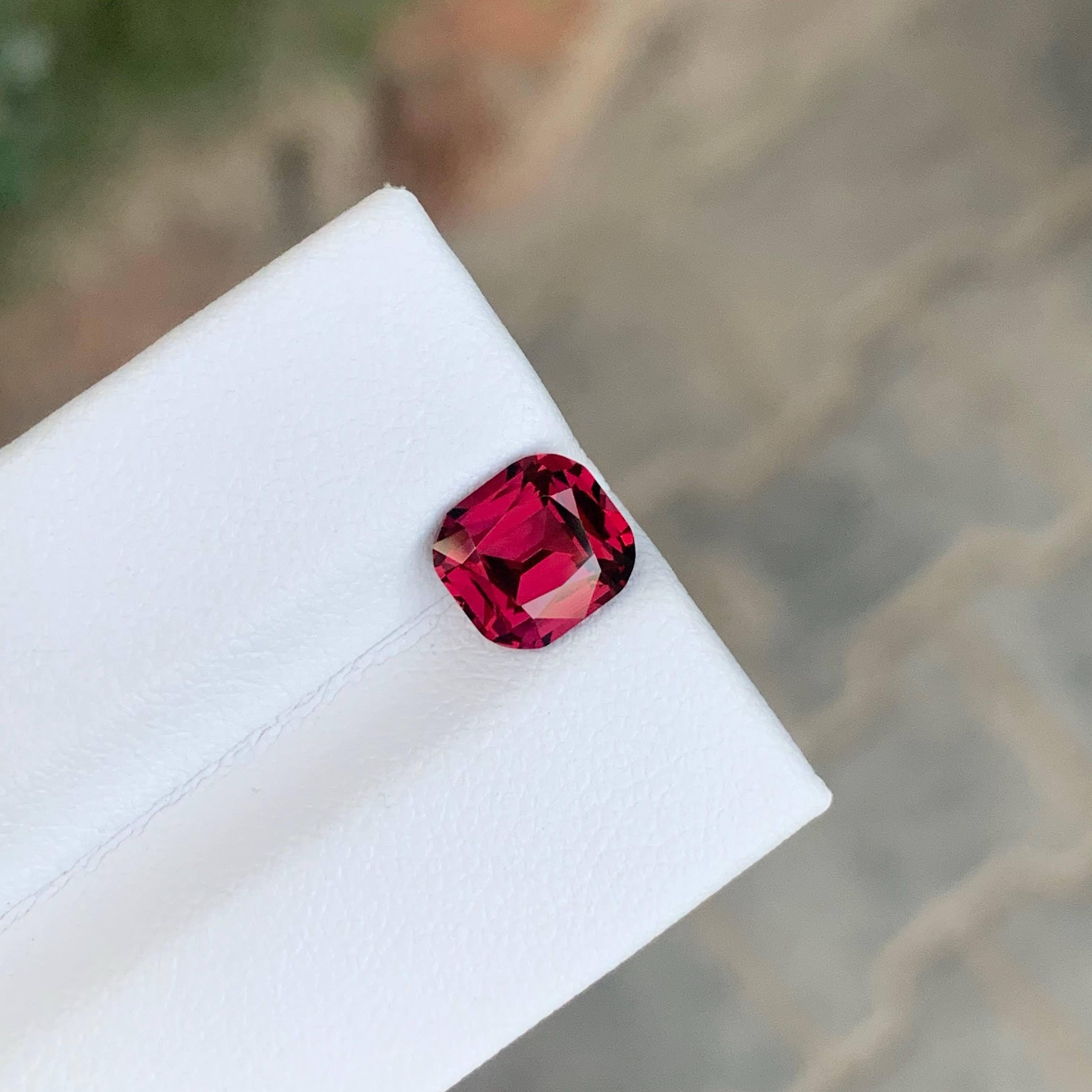 2.70 Karat natürlicher loser rosa-roter Granatstein im Kissenschliff tansanischer Edelstein (Moderne) im Angebot