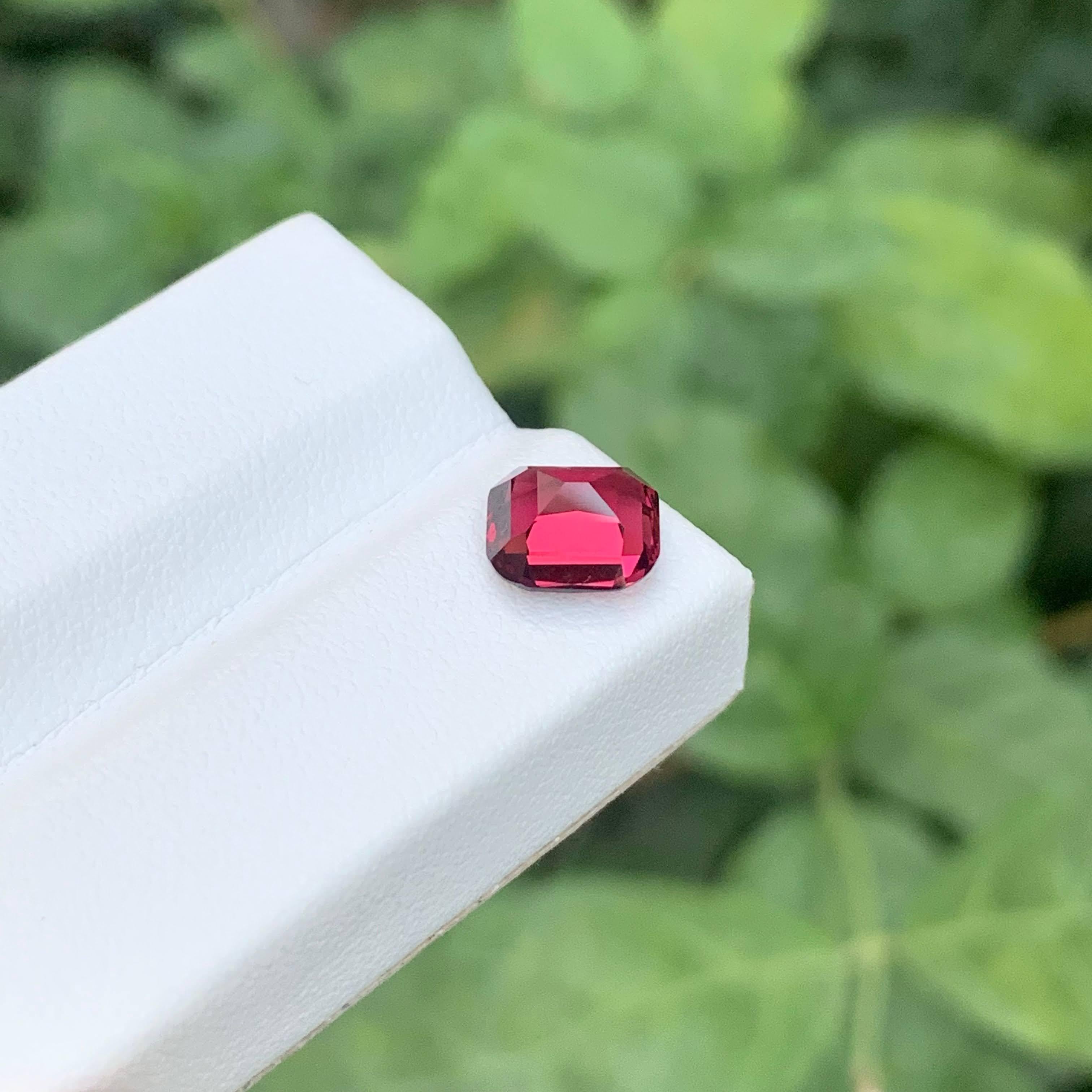 2.70 Karat natürlicher loser rosa-roter Granatstein im Kissenschliff tansanischer Edelstein im Zustand „Neu“ im Angebot in Bangkok, TH