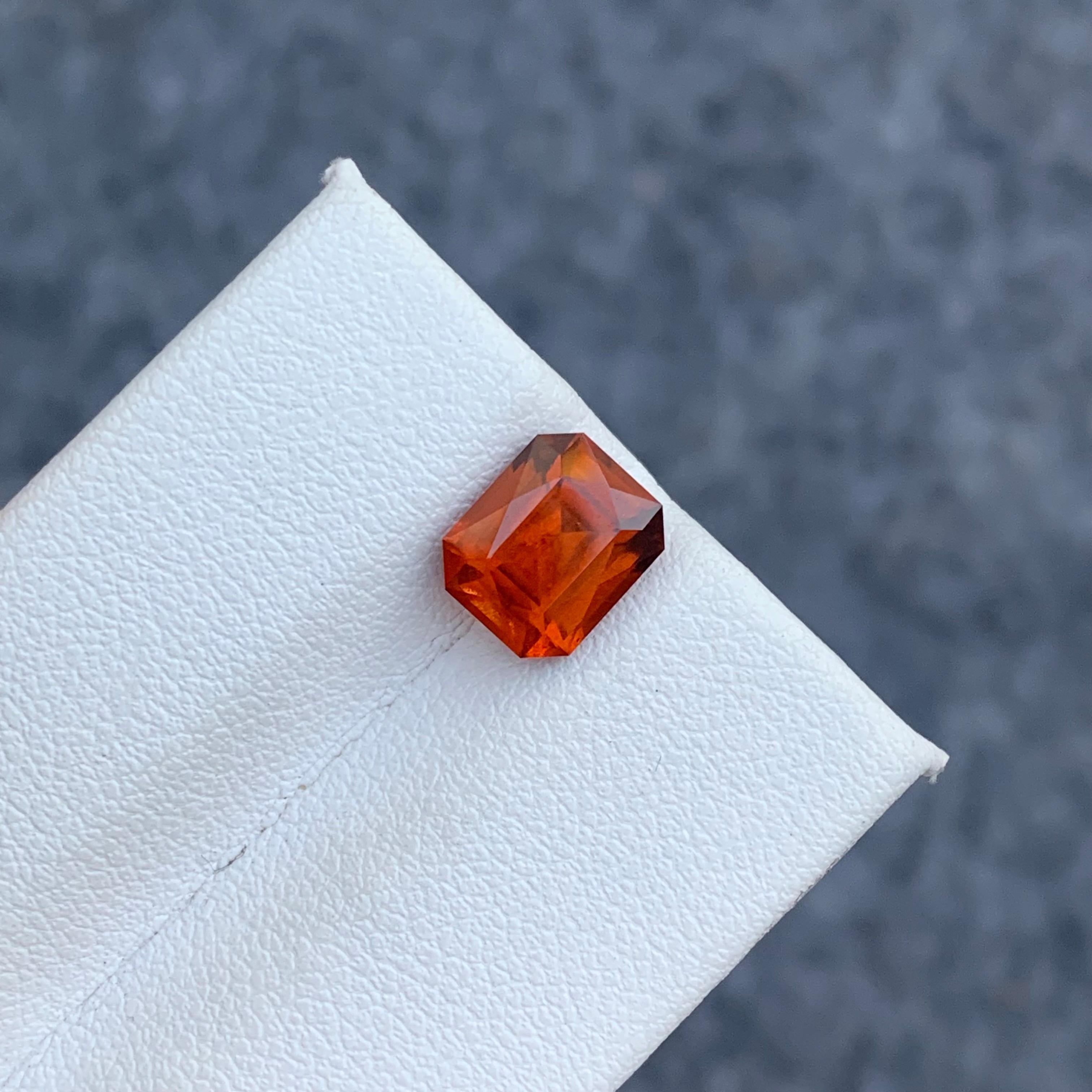2.70 Carat Natural Loose Smoky Hessonite Garnet Gemstone for Sell In New Condition For Sale In Peshawar, PK