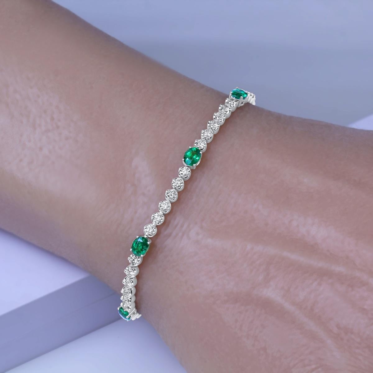 Indulge in luxury and sophistication with this breathtaking tennis bracelet that captures the essence of timeless beauty and glamour.

Seven mesmerizing oval-cut emeralds steal the spotlight, delicately interspersed with rows of brilliant round
