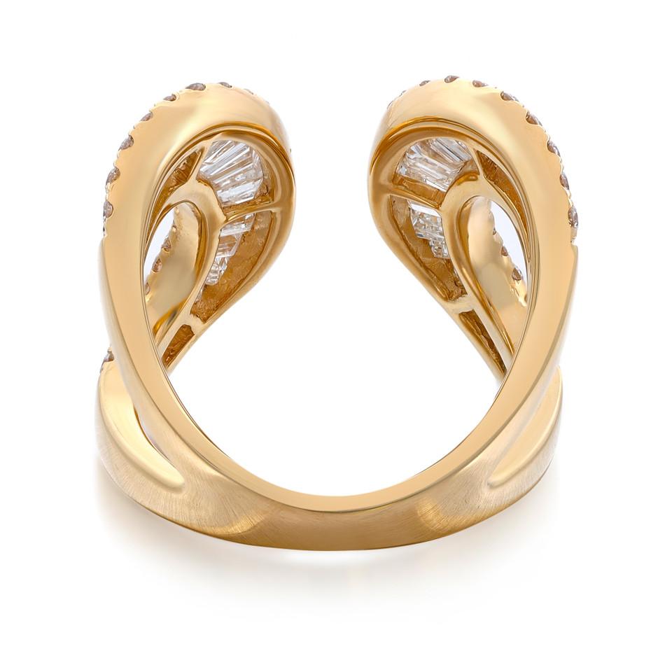 Baguette Cut 2.70 Carat Round and Baguette Diamond Ring in 18k Yellow Gold For Sale