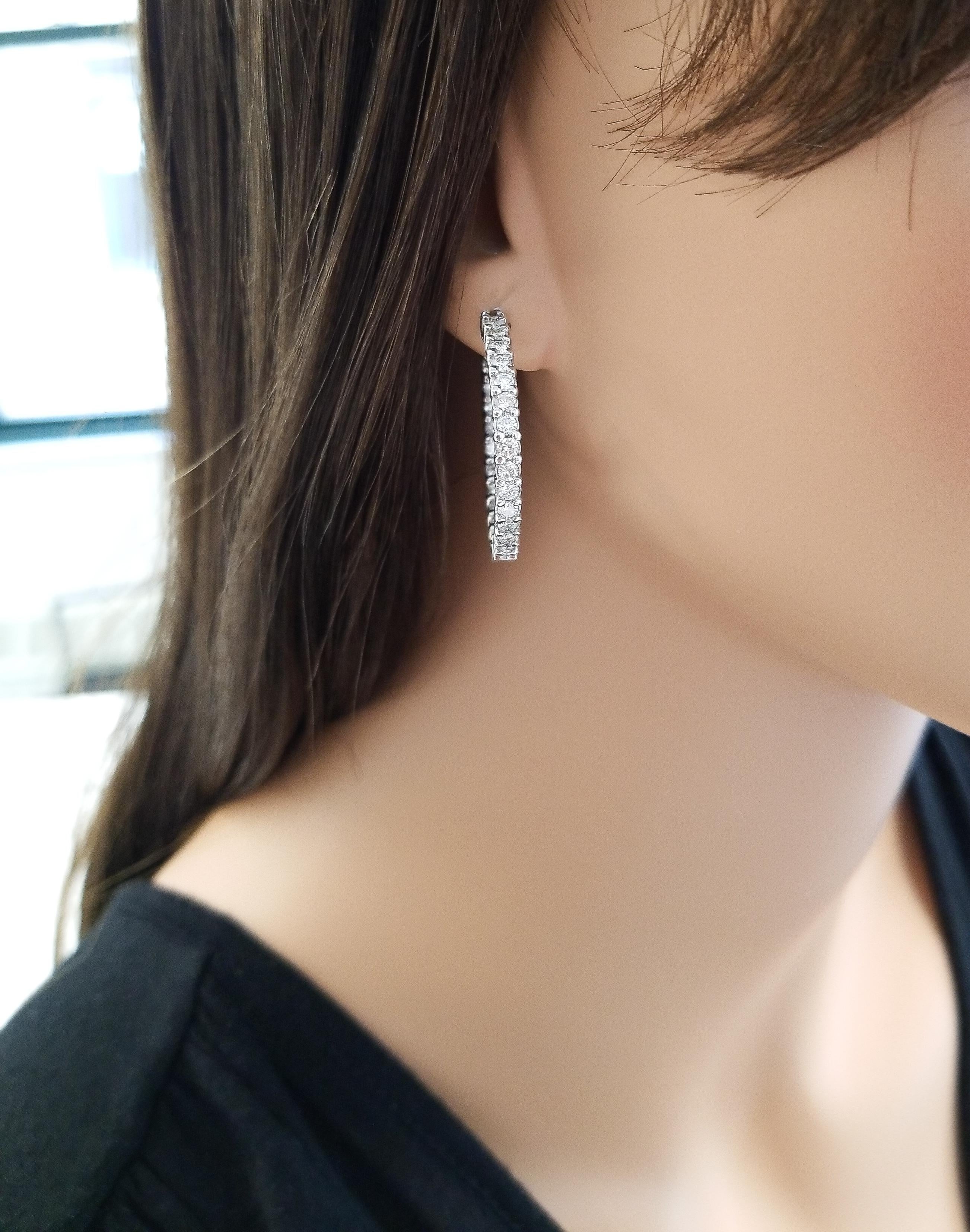 Contemporaneo Orecchini con diamante rotondo da 2,70 carati in oro bianco 14 carati in vendita