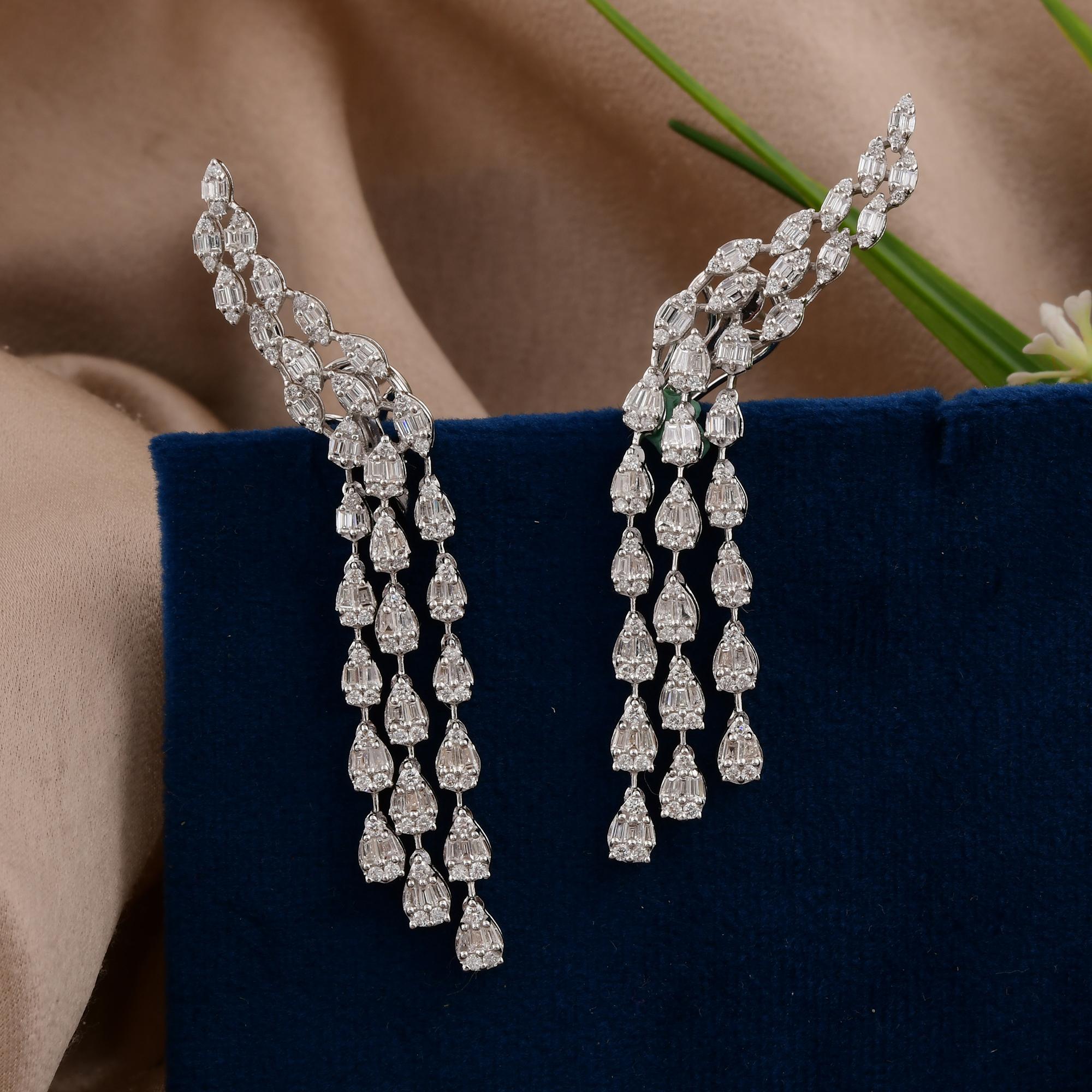 2.70 Carat SI Clarity HI Color Baguette Diamond Earrings 14 Karat White Gold In New Condition For Sale In Diera, Dubai