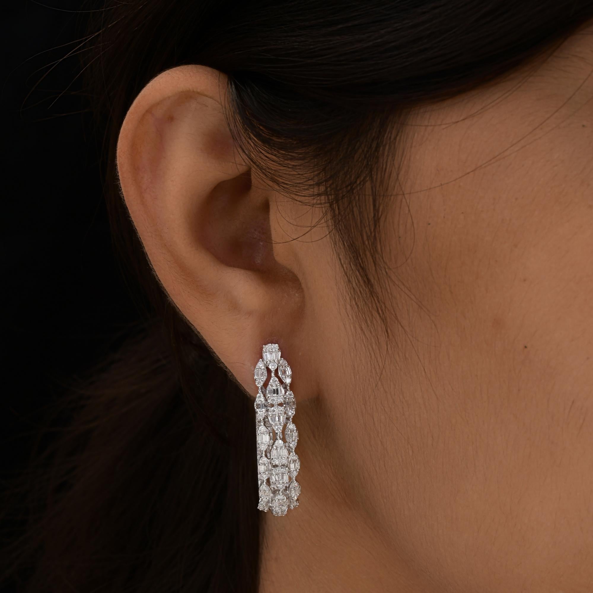 2,70 Karat SI-Reinheit HI-Farbe Diamant-Ohrringe 18 Karat Weißgold-Schmuck im Zustand „Neu“ im Angebot in Diera, Dubai