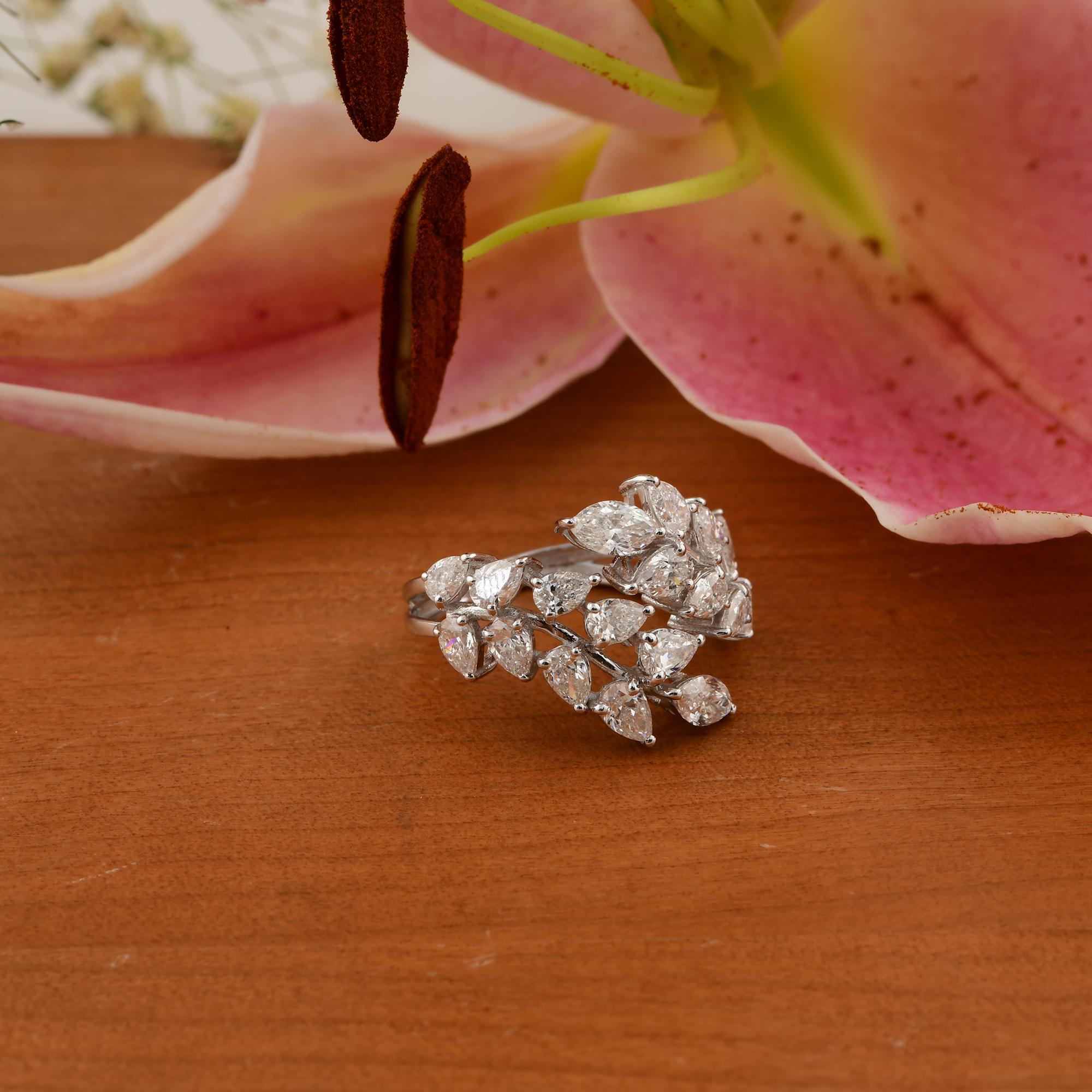 2.70 Carat SI Clarity HI Color Pear Marquise Diamond Ring 18 Karat White Gold In New Condition For Sale In Diera, Dubai