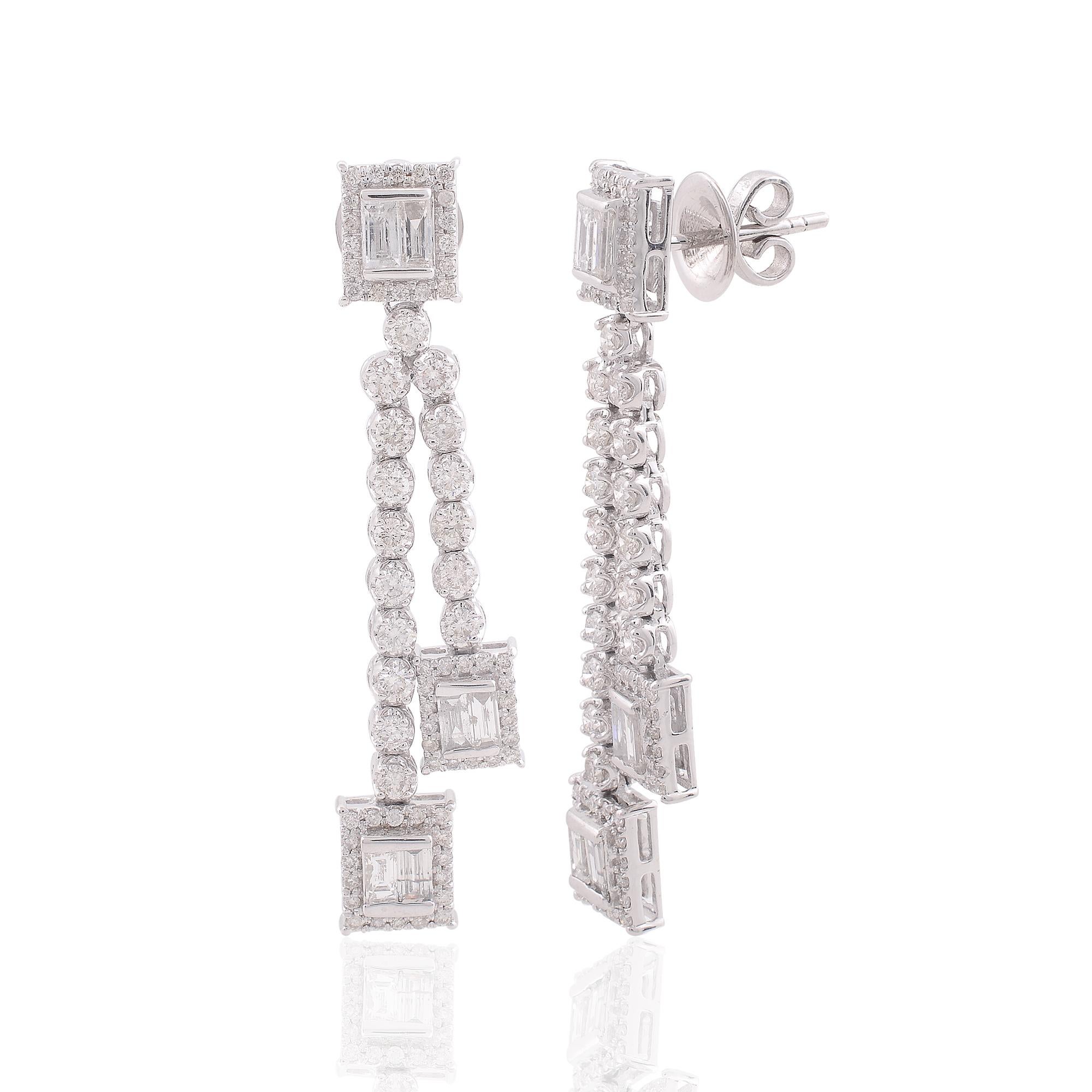 Codice articolo :- SEE-1535
Peso lordo: 9.75 gm
Oro bianco 18k Peso: - 9,21 gm
Peso del diamante :- 2,70 Carati  (DIAMANTE DI PUREZZA MEDIA SI1-SI2 E COLORE H-I)
Lunghezza orecchini :- 44 mm circa.
taglie
.....................
Possiamo adattare la