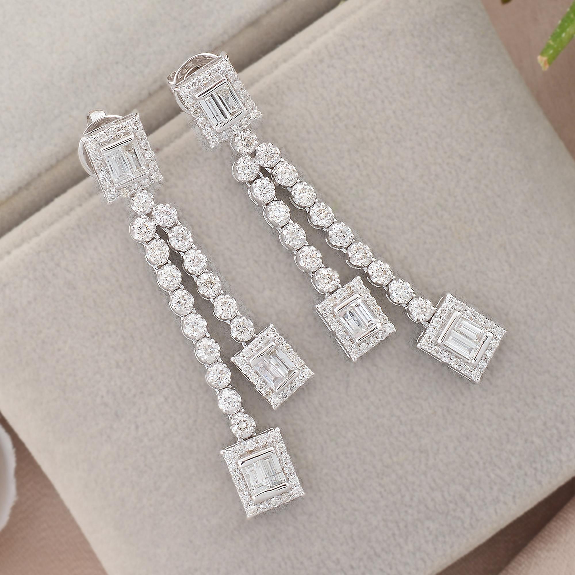 Moderno Orecchini pendenti con diamante Baguette da 2,70 carati SI/HI Gioielli in oro bianco 18 carati in vendita