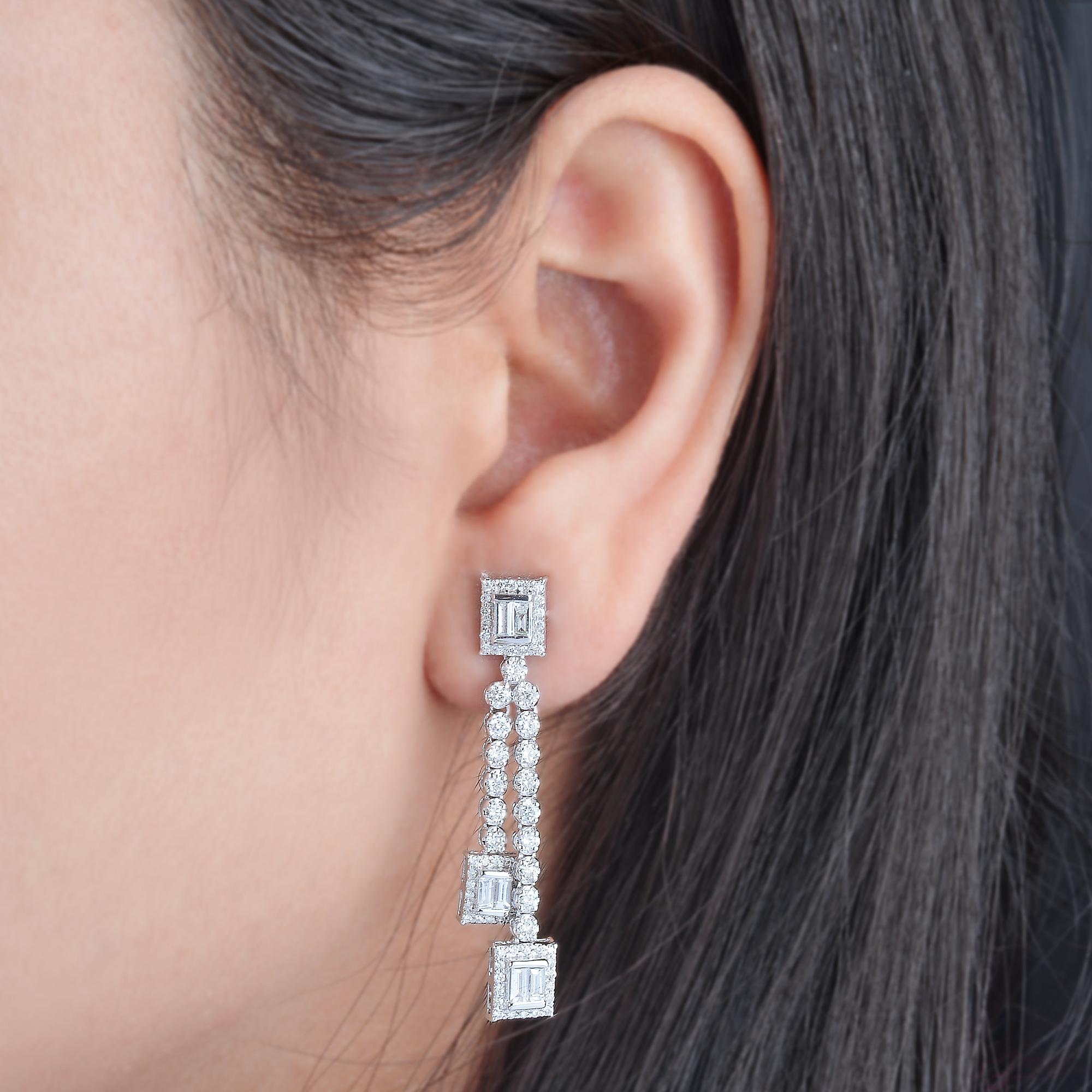 2.70 Carat SI/HI Baguette Diamond Dangle Earrings 18 Karat White Gold Jewelry Corte baguette en venta