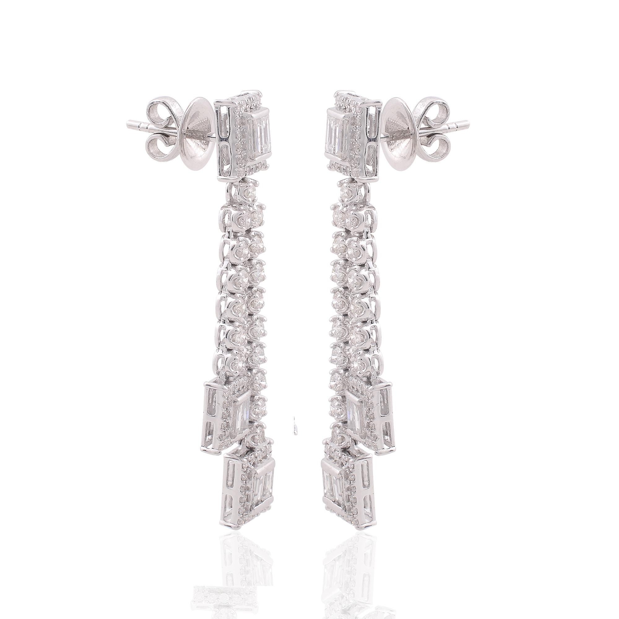 Donna Orecchini pendenti con diamante Baguette da 2,70 carati SI/HI Gioielli in oro bianco 18 carati in vendita