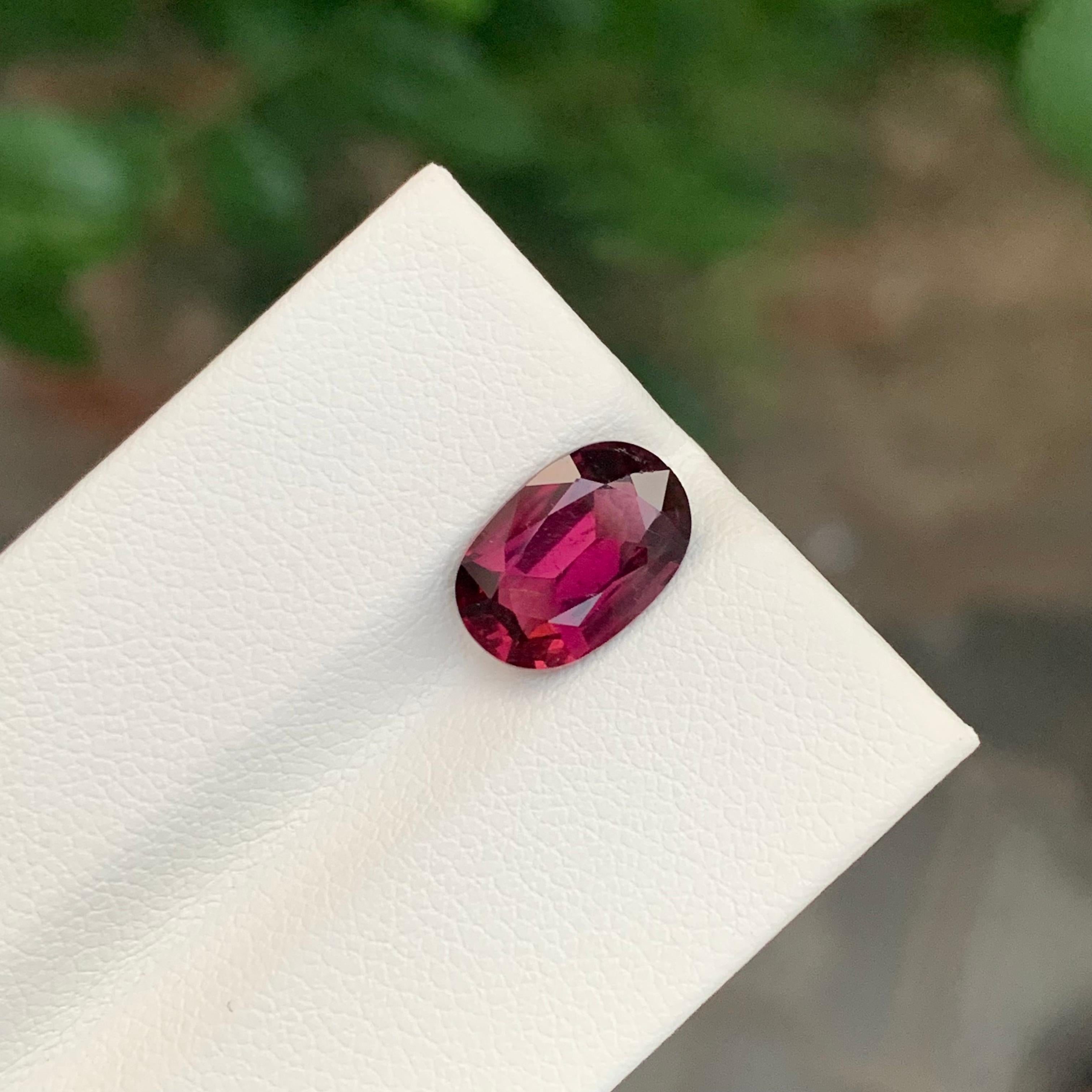 2.70 Carat Stunning Faceted Rubellite Tourmaline Oval Shape Gemstone en vente 4