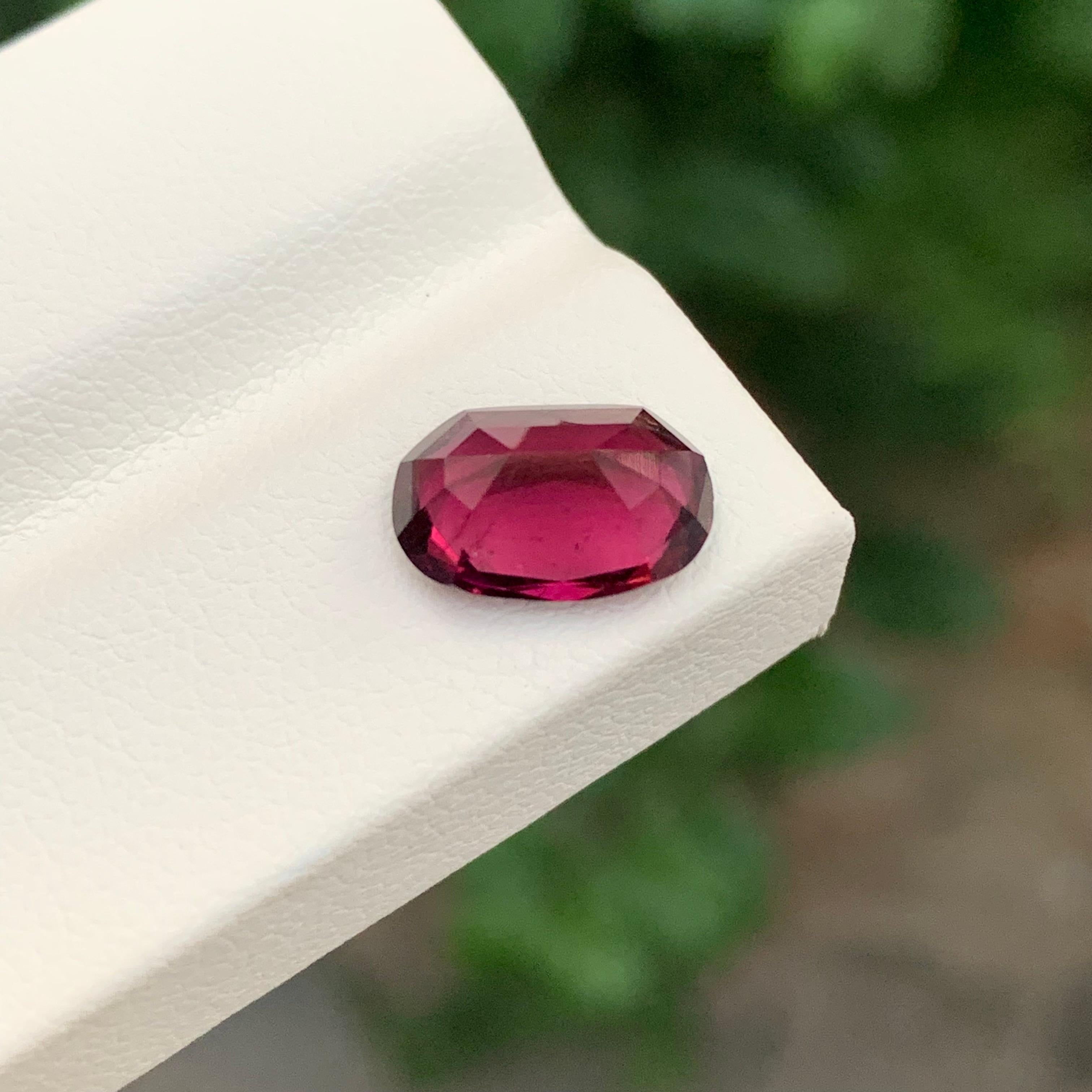 2.70 Carat Stunning Faceted Rubellite Tourmaline Oval Shape Gemstone en vente 5