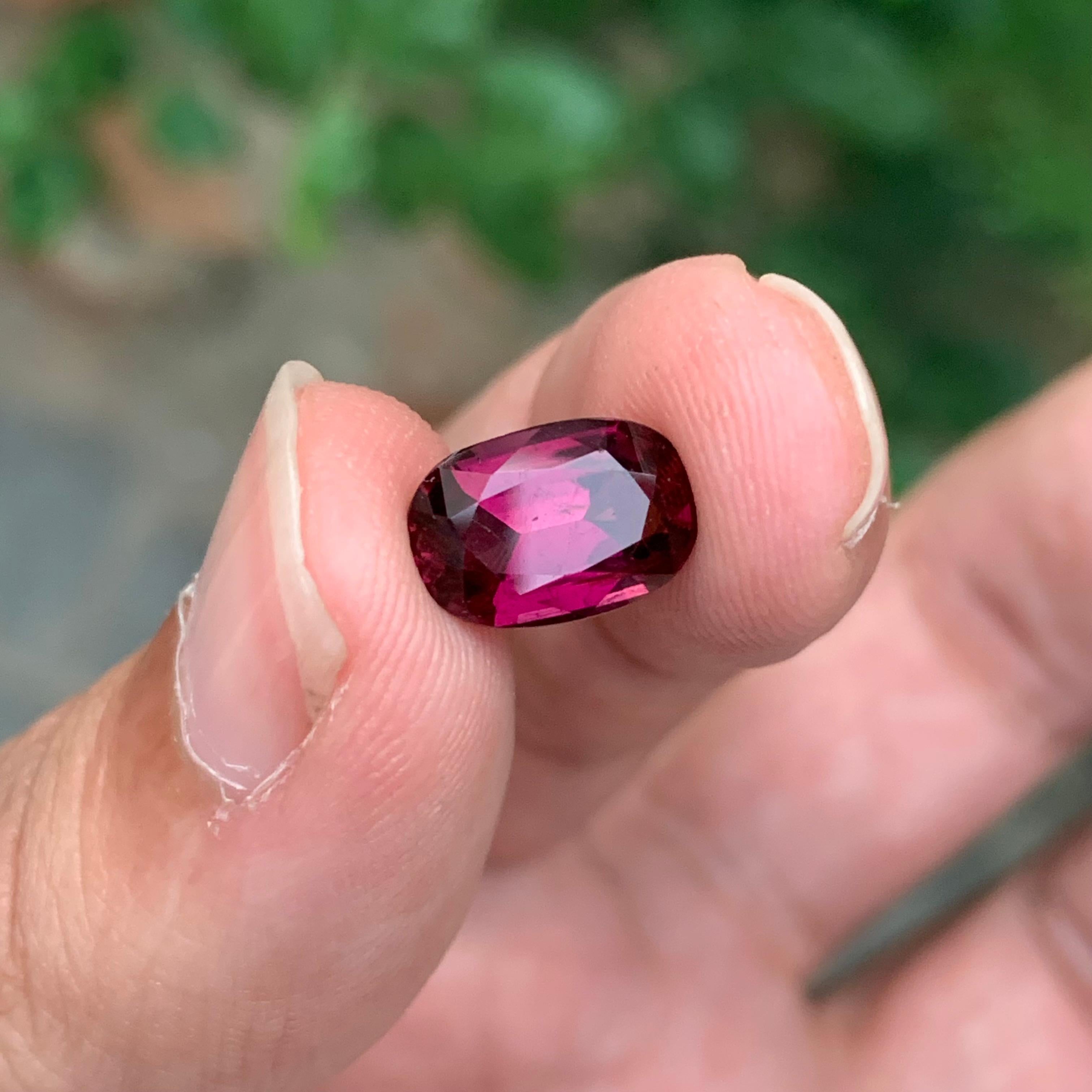 2.70 Carat Stunning Faceted Rubellite Tourmaline Oval Shape Gemstone en vente 7