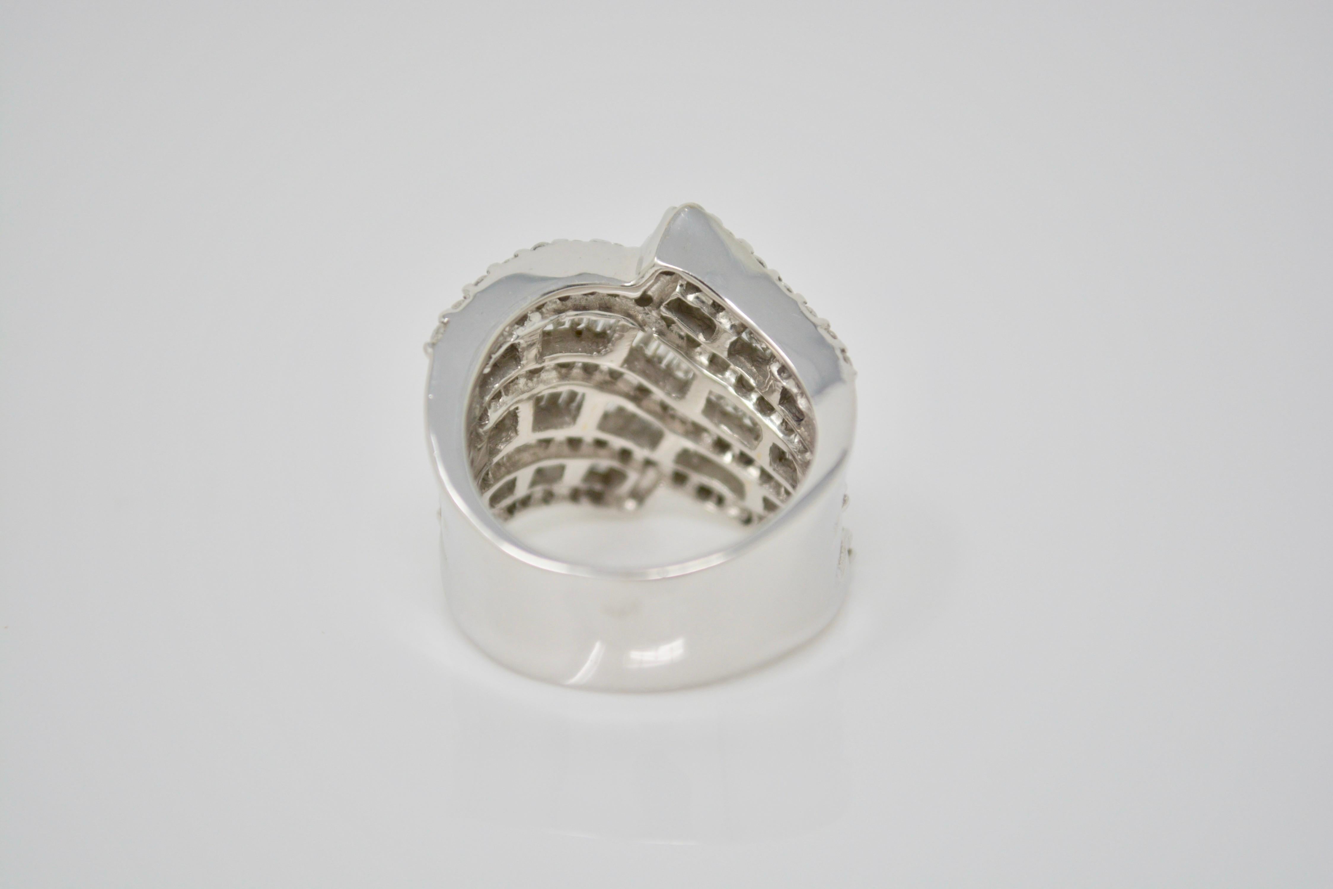 Contemporary 2.70 Carat White Round Brilliant And Baguette Diamond Cocktail Ring In 18K Gold