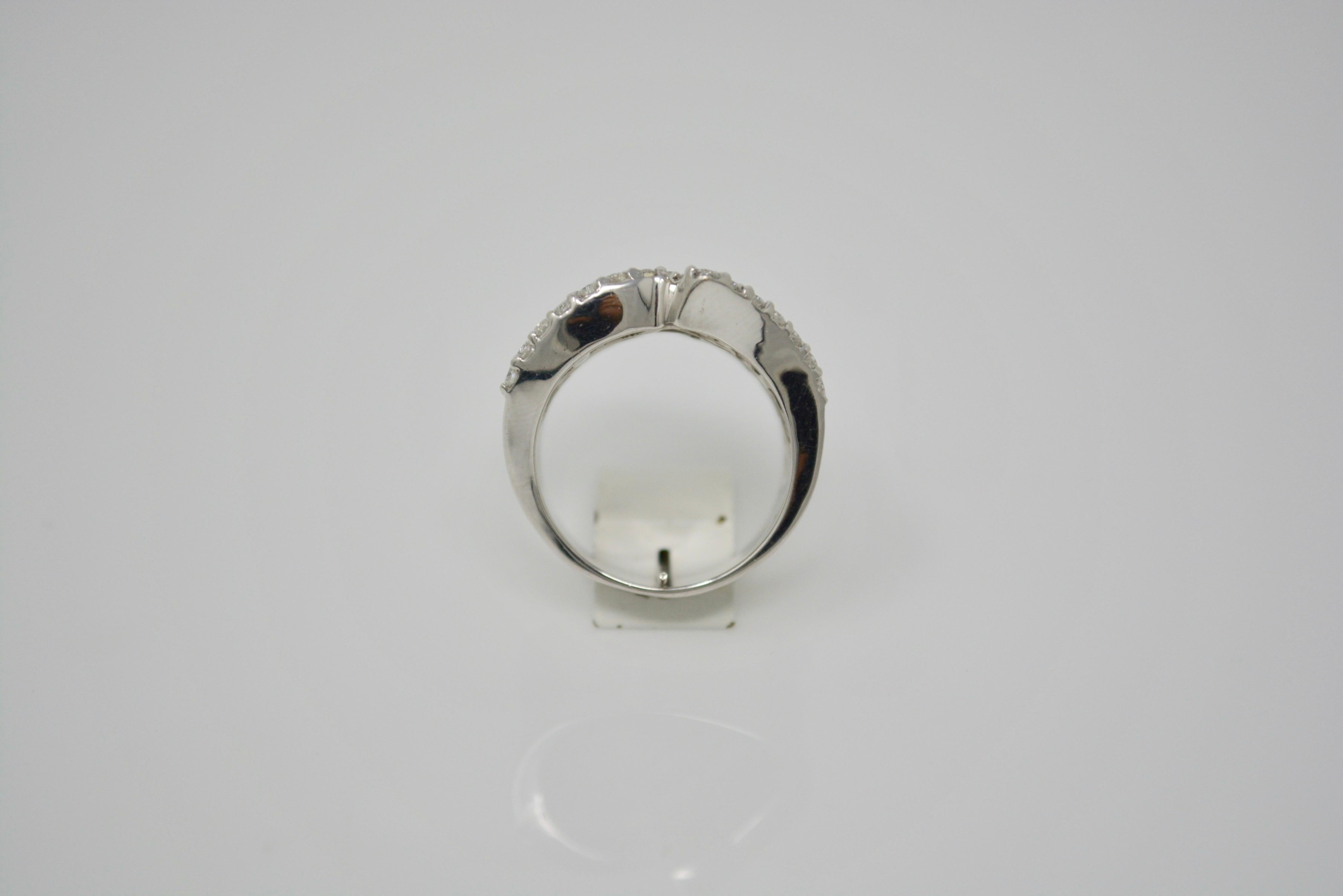 Women's 2.70 Carat White Round Brilliant And Baguette Diamond Cocktail Ring In 18K Gold