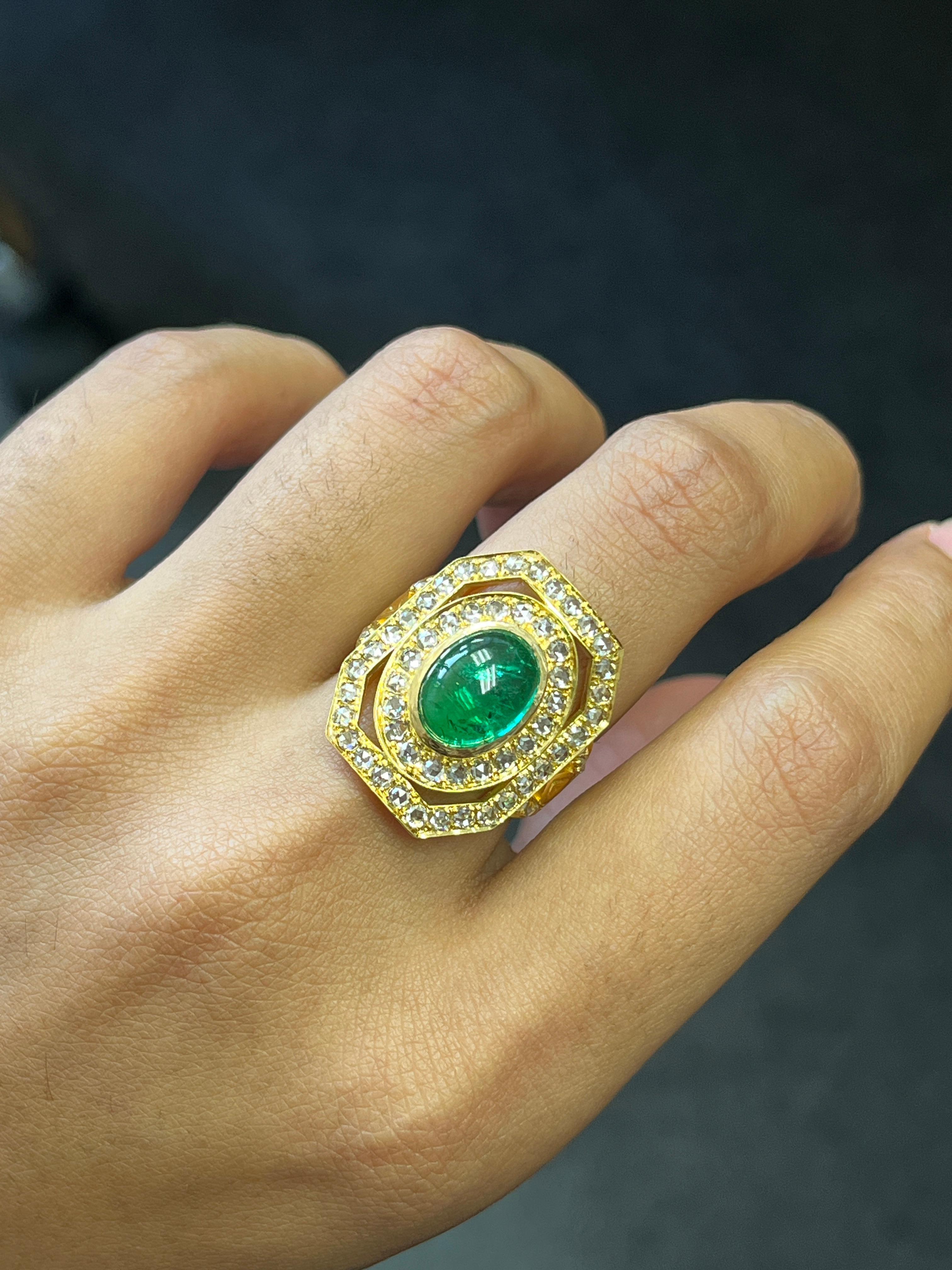 Anillo estilo Art Decó con esmeralda zambiana de 2,70 quilates Cabujón en venta