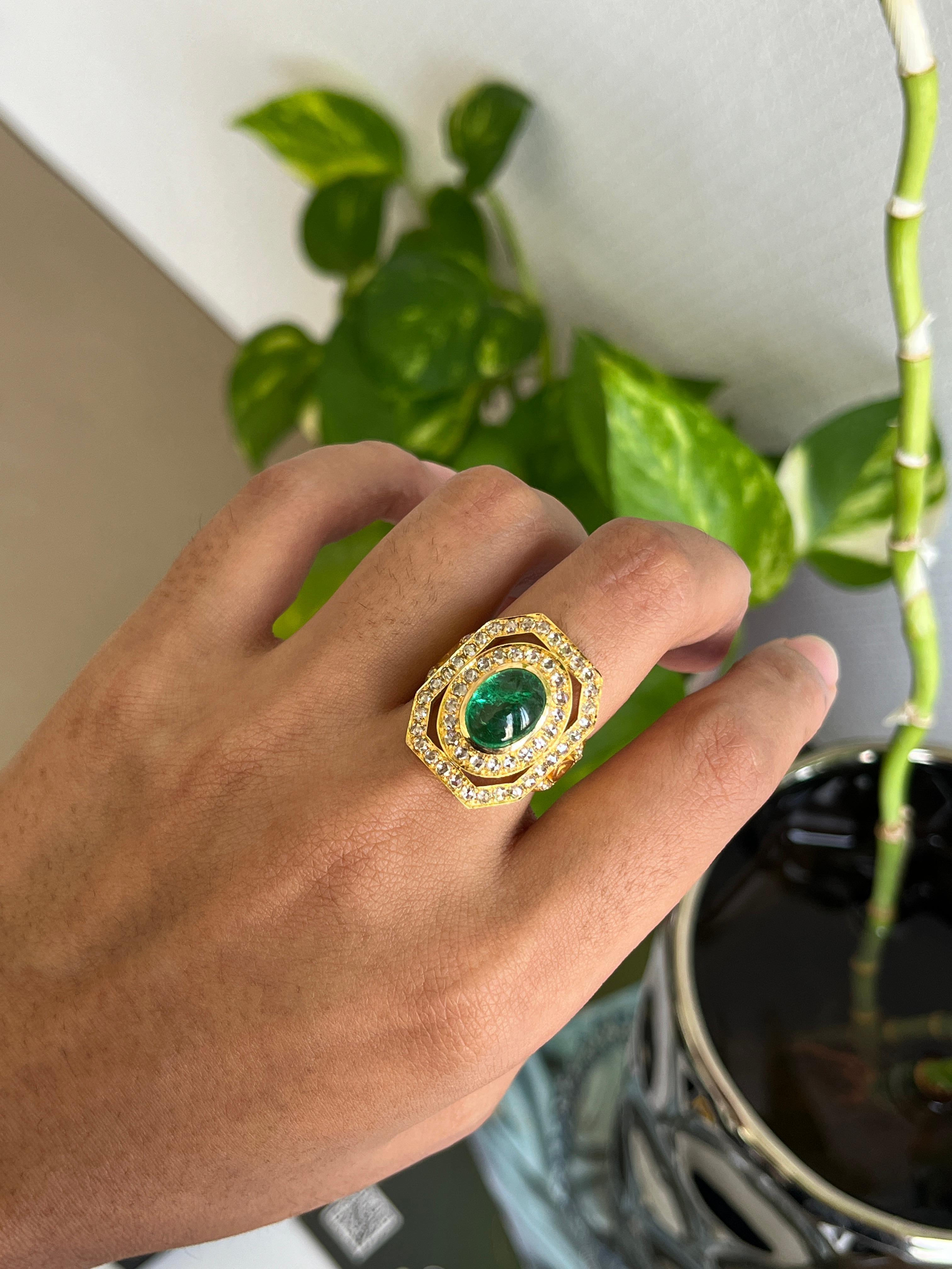 Anillo estilo Art Decó con esmeralda zambiana de 2,70 quilates en Nuevo estado para la venta en Bangkok, TH
