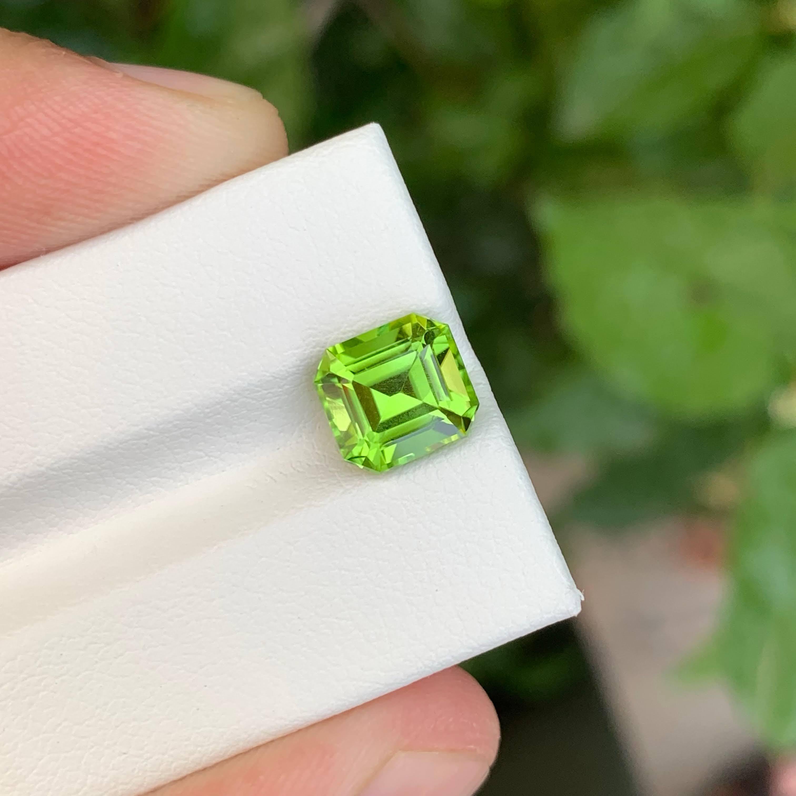 Taille Asscher Pierre précieuse pakistanaise naturelle de 2,70 carats de péridot vert pomme de taille Asscher en vente