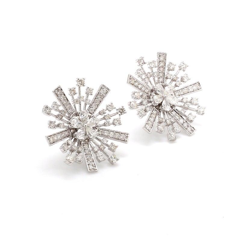 Contemporary 2.70 Carats Diamond Snowflakes 18 Karat Gold Stud Earrings For Sale
