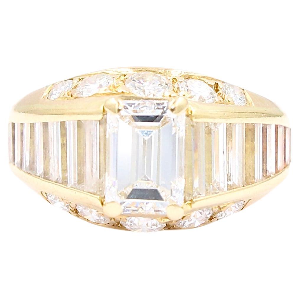 IGI certified 2.70 Carats natural white Diamonds ring circa 1980  For Sale
