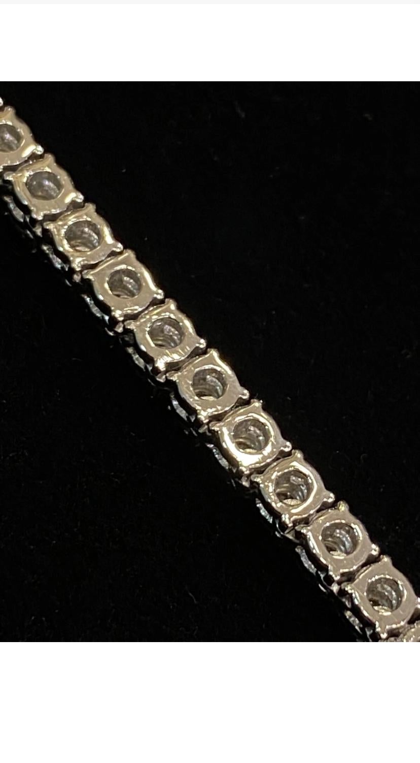 Collana tennis in oro con pavé di diamanti tondi brillanti da 2,70 carati In condizioni Nuovo in vendita a Massafra, IT