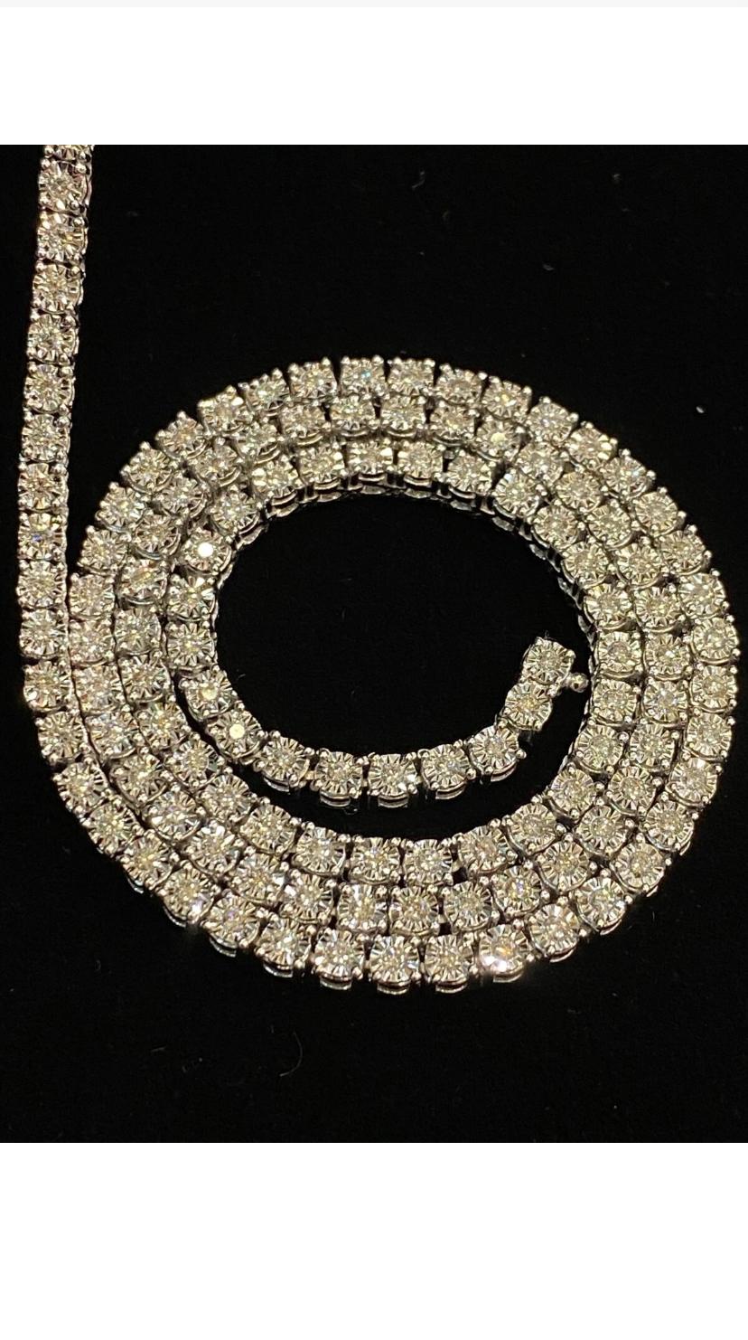 Collana tennis in oro con pavé di diamanti tondi brillanti da 2,70 carati in vendita 3