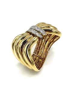 2.70 Carats Radiant Diamonds and 18K Yellow Gold Ribbon Bangle Bracelet