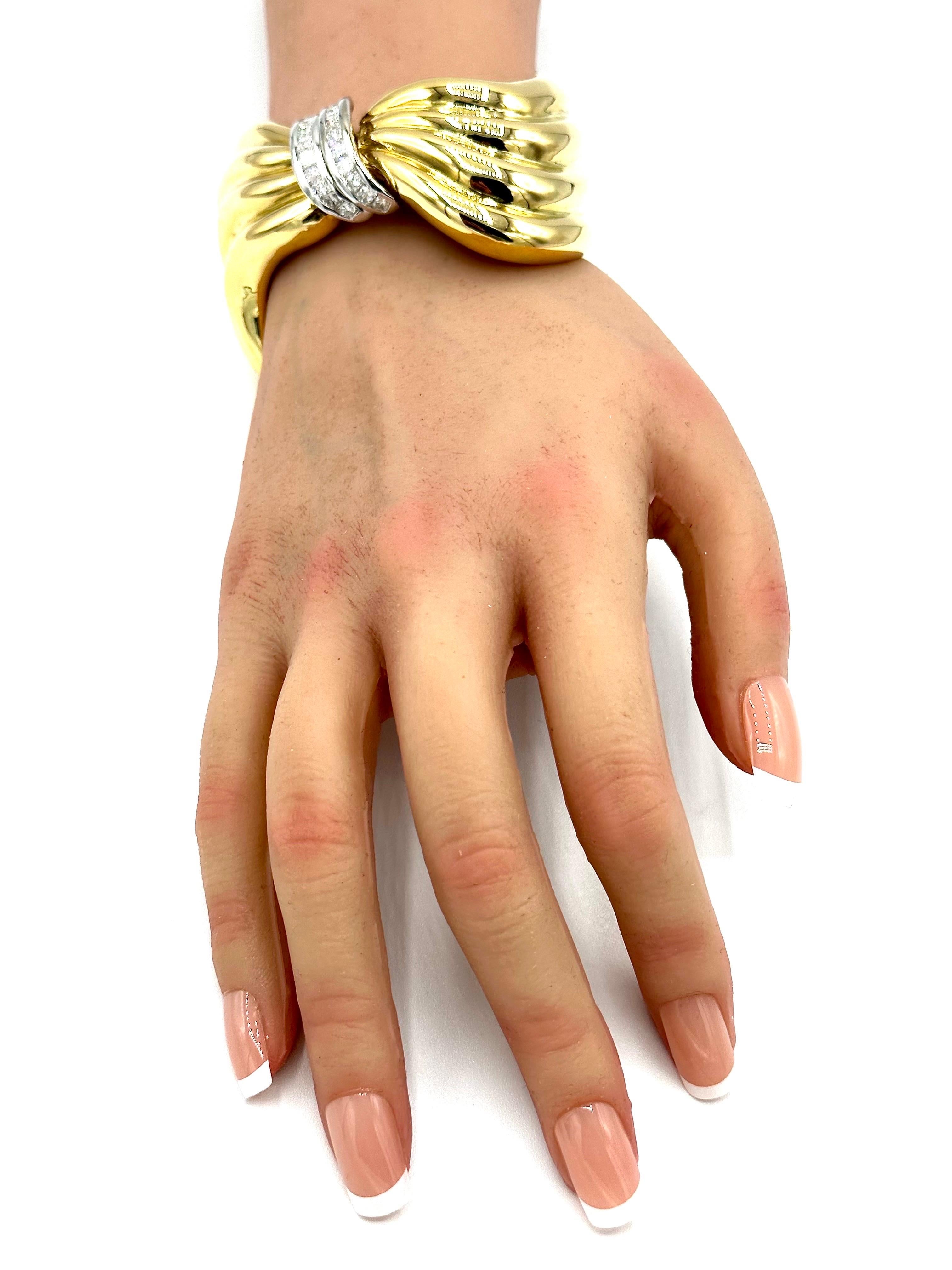Armreif aus 18 Karat Gelbgold mit 2,70 Karat strahlendem Diamanten und Band  im Zustand „Hervorragend“ im Angebot in Chevy Chase, MD