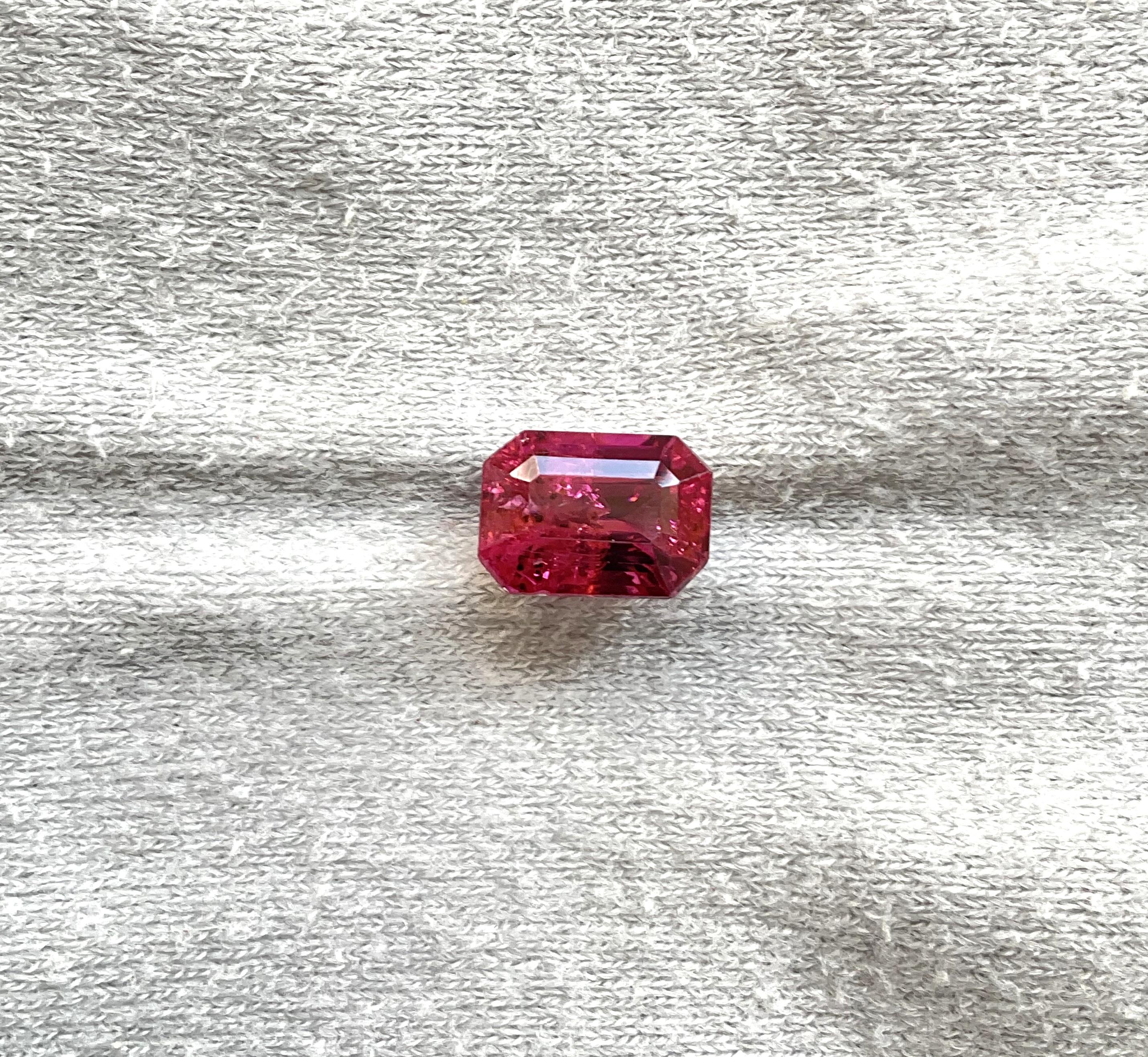 2.70 Carats red rubellite Tourmaline Radiant Cut stone For Jewelry Natural Gem

Gemstone - Tourmaline
Weight - 2.70 Carats
Shape - Octagon
Size - 9.50x7x5.50 MM
Pieces - 1