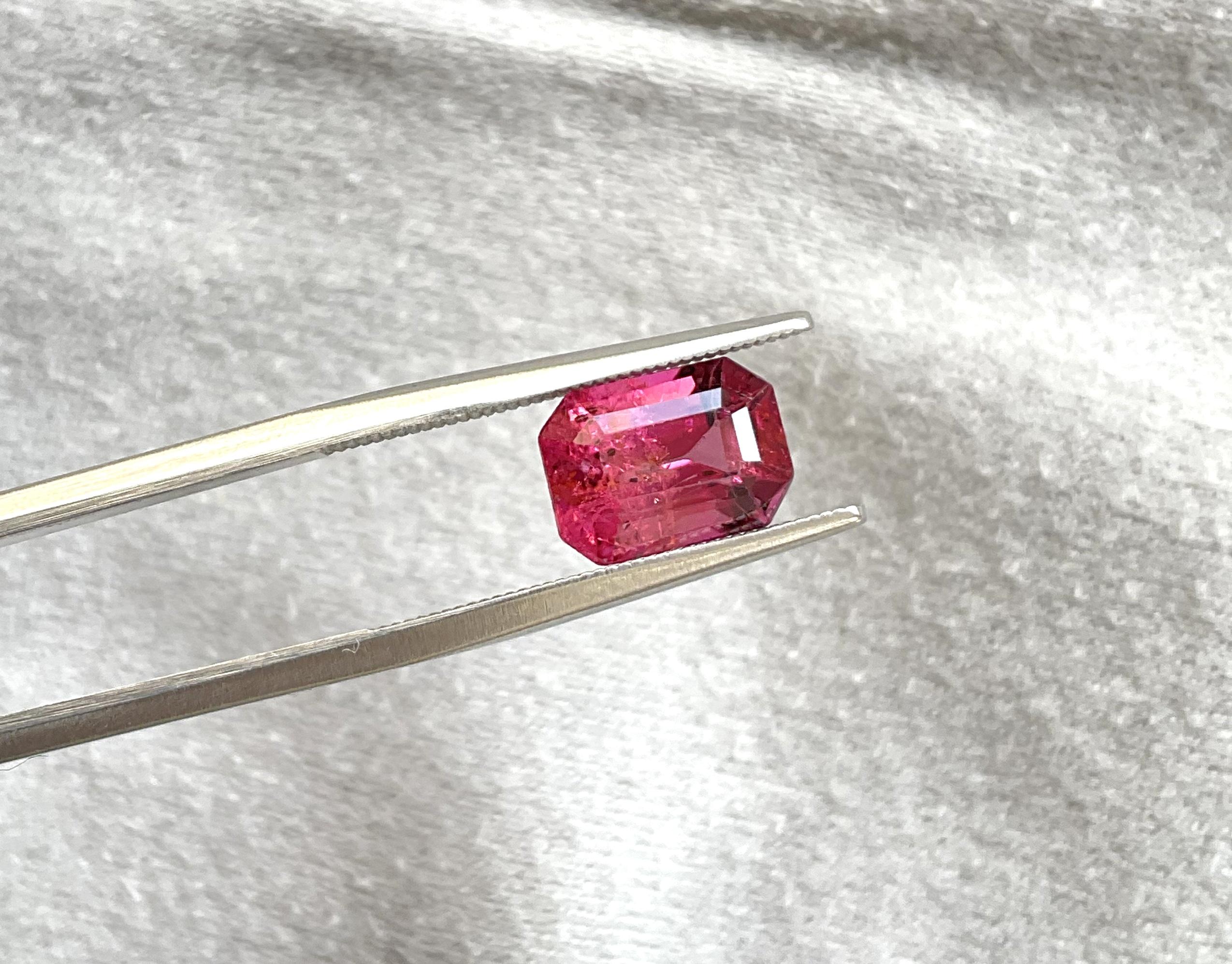 2.70 Carats red rubellite Tourmaline Octagon Cut stone For Jewelry Natural Gem In New Condition For Sale In Jaipur, RJ