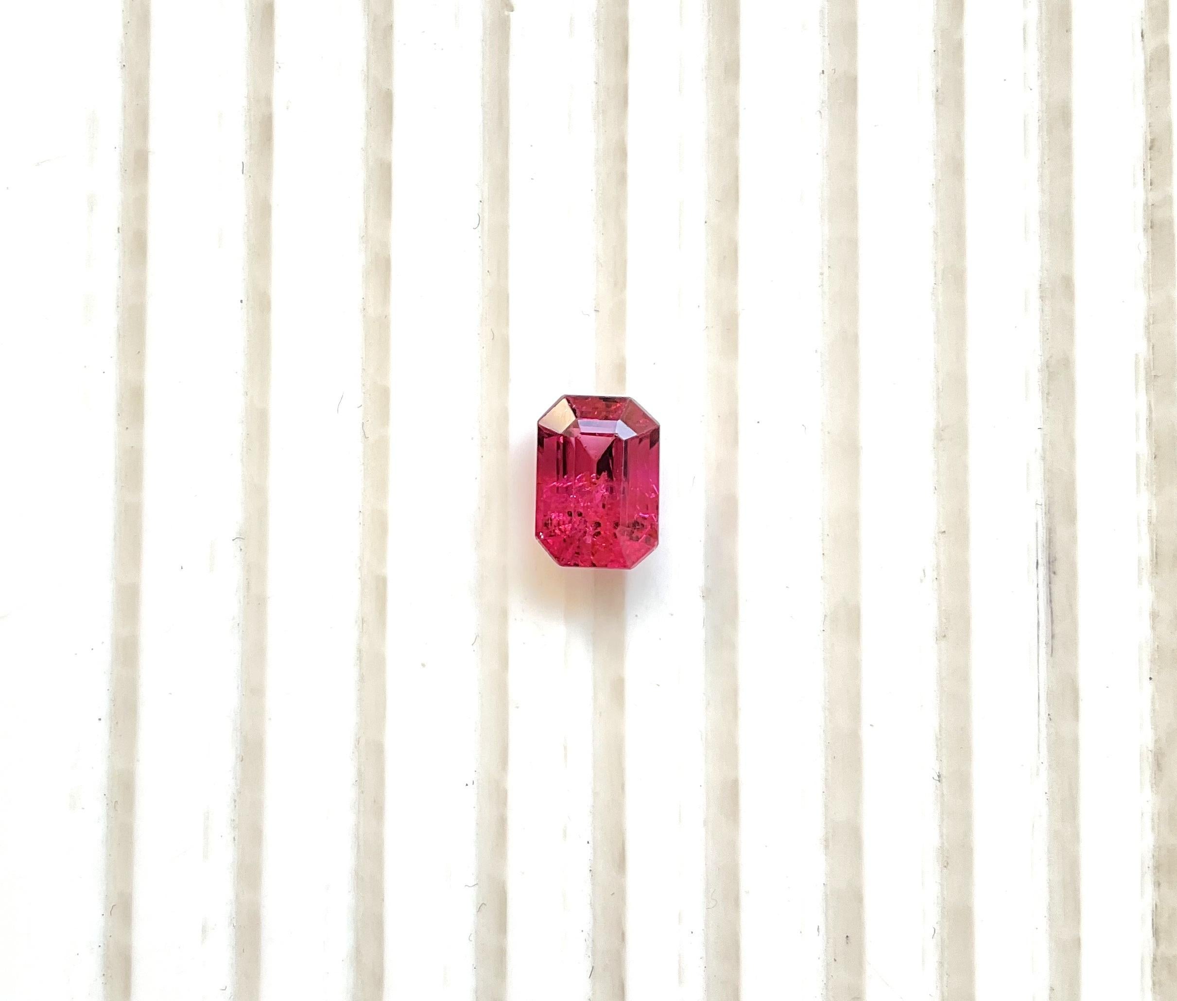 2.70 Carats red rubellite Tourmaline Octagon Cut stone For Jewelry Natural Gem For Sale 1