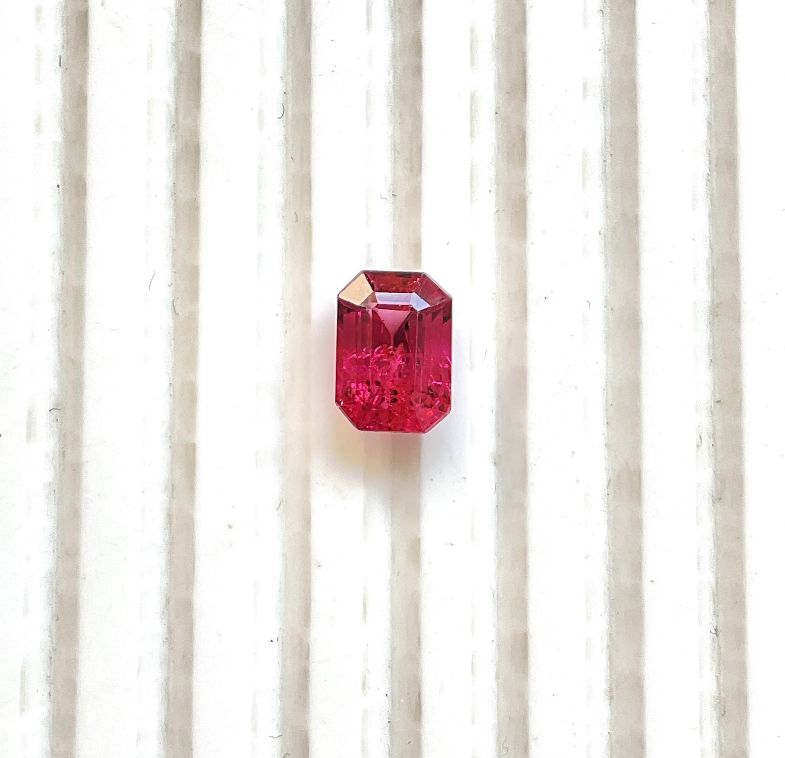 2.70 Carats red rubellite Tourmaline Octagon Cut stone For Jewelry Natural Gem For Sale 3