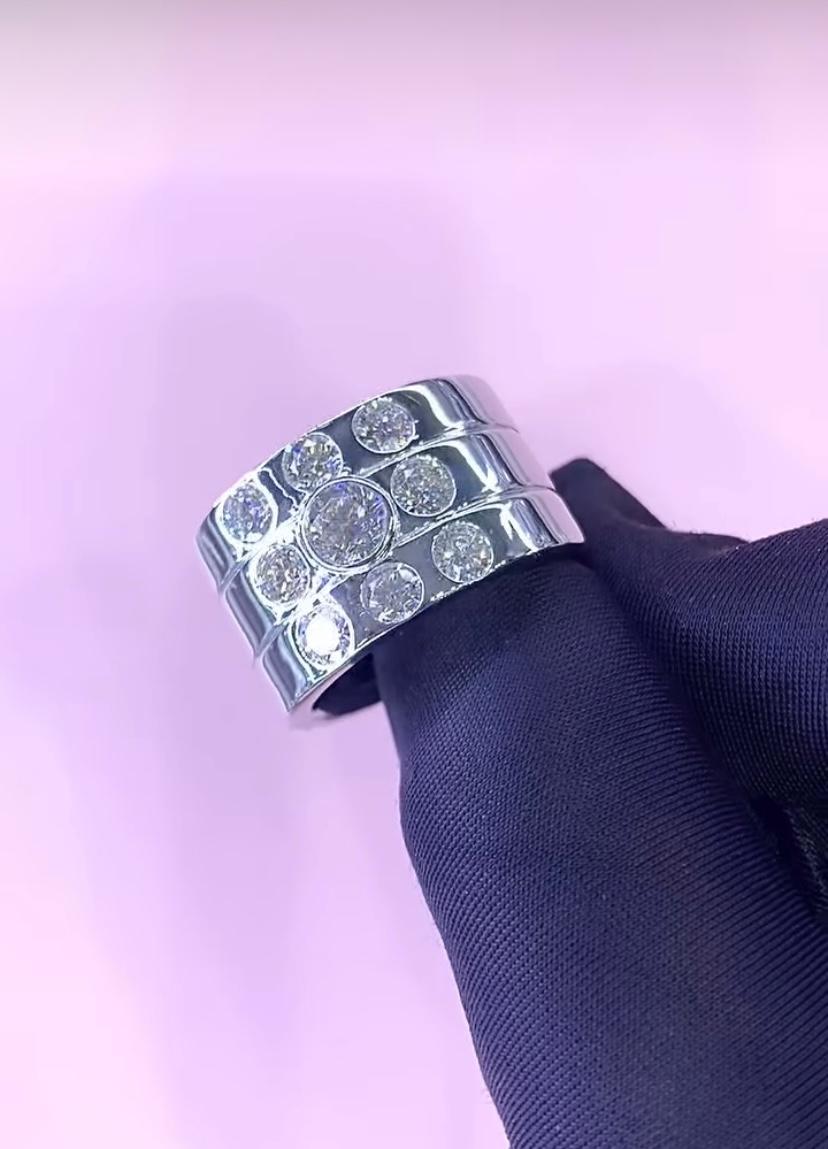 Anillo de oro de 18 quilates con diamantes redondos en forma brillante de 2,70 quilates Corte redondo en venta