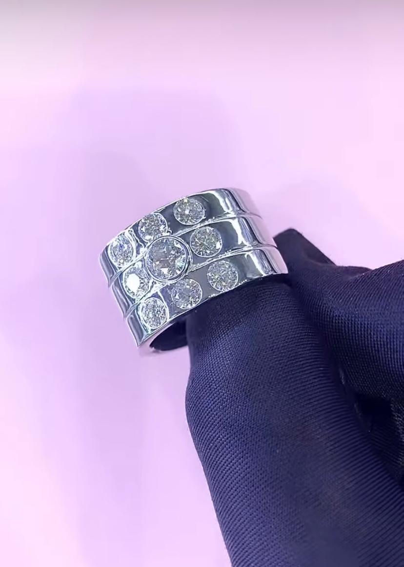 Anillo de oro de 18 quilates con diamantes redondos en forma brillante de 2,70 quilates en Nuevo estado para la venta en Massafra, IT