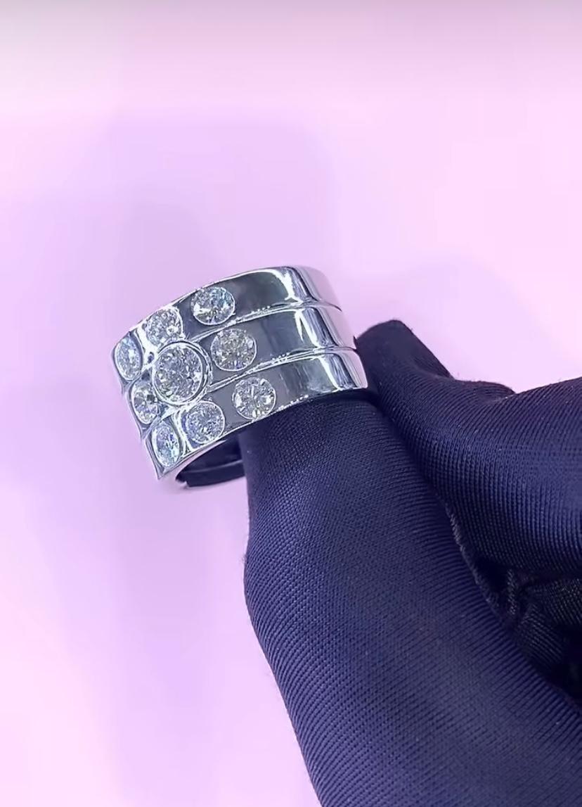 Anillo de oro de 18 quilates con diamantes redondos en forma brillante de 2,70 quilates en venta 1