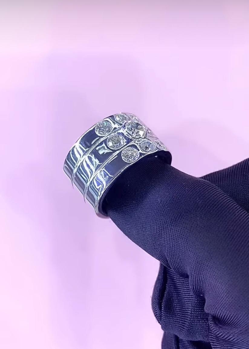Anillo de oro de 18 quilates con diamantes redondos en forma brillante de 2,70 quilates en venta 2